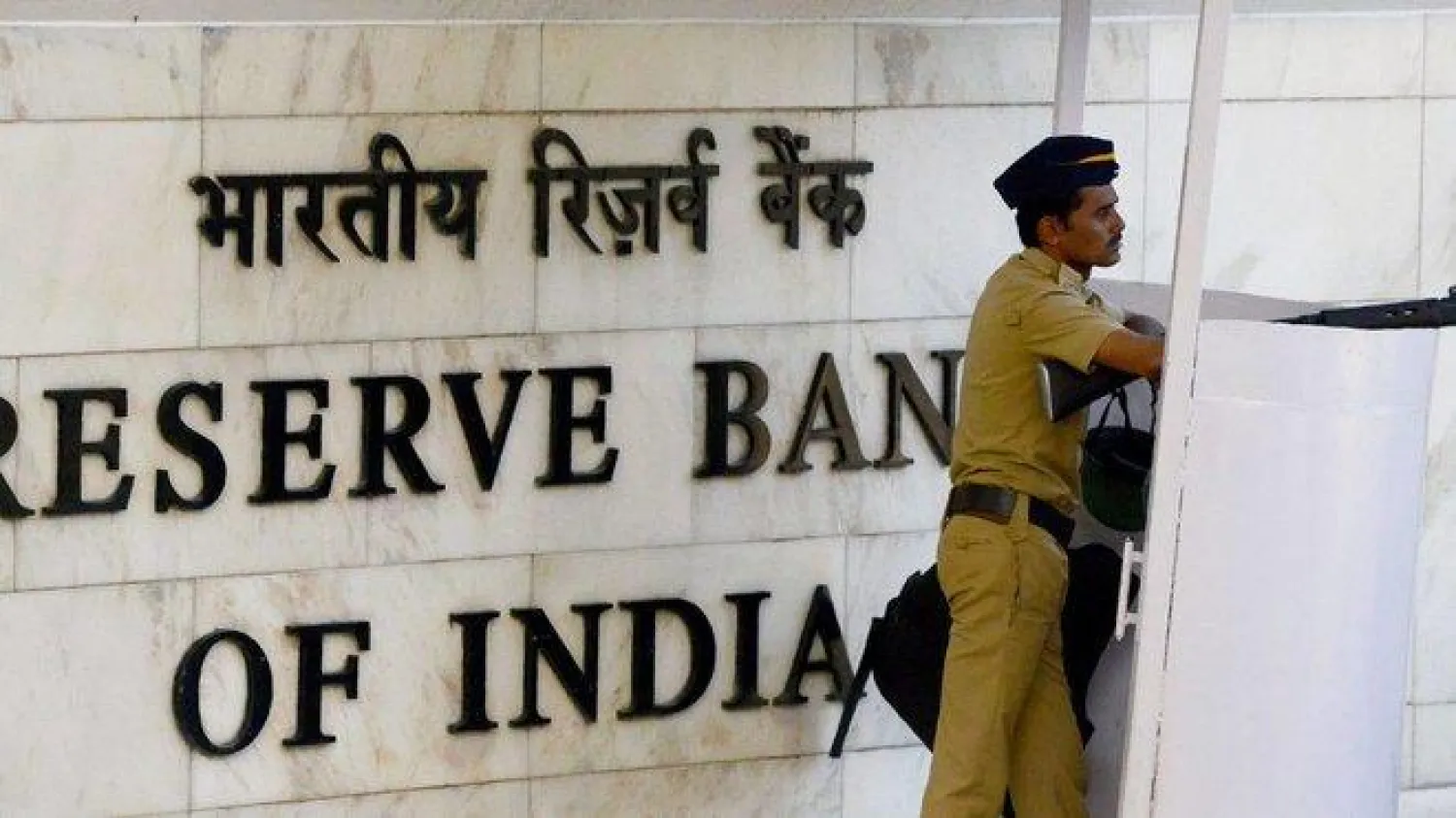 الهند تبقي على أسعار الفائدة عند مستوياتها المنخفضة