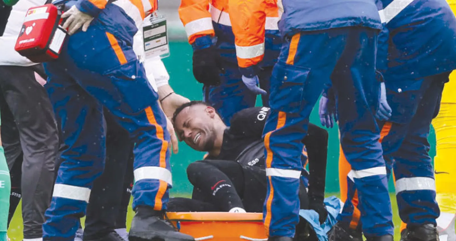 الإصابة الأخيرة التي تعرض لها نيمار أمام سانت إتيان (رويترز)