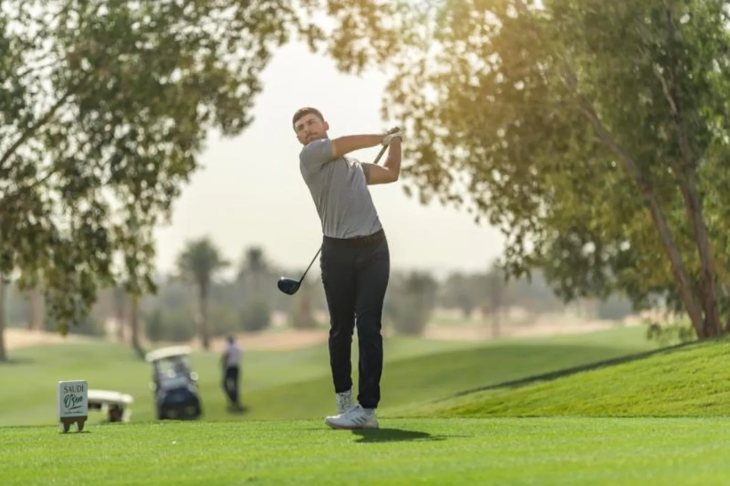 جانب من منافسات اليوم الأول لبطولة غولف السعودية المفتوحة (الشرق الأوسط)