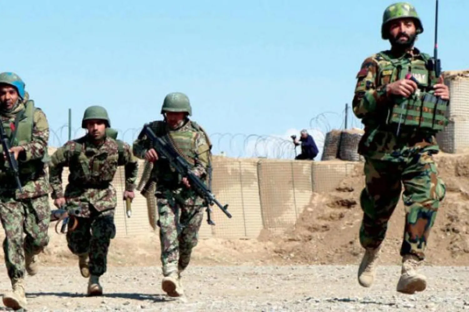 Afgan askerler Herat’ta eğitim sırasında (EPA)