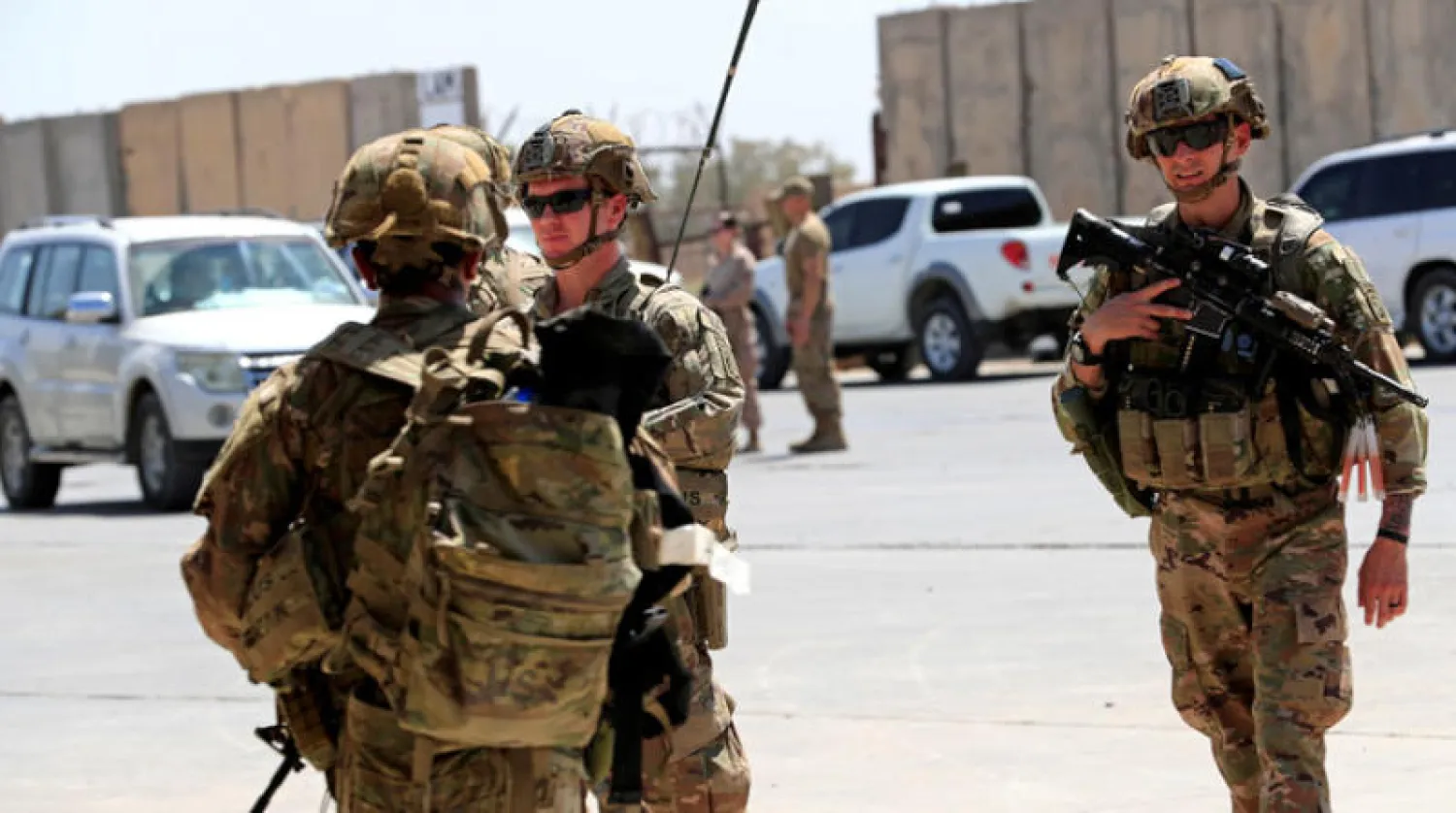 جنود أميركيون في قاعدة التاجي شمال بغداد (رويترز)