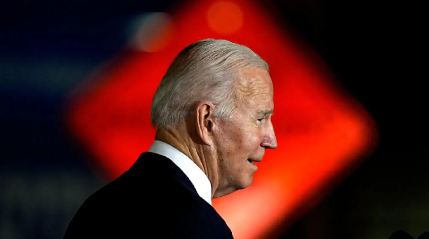 اتهمت بعض الأوساط الأميركية جو بايدن بالنفاق عندما تحدث عن الديمقراطية وحرية الصحافة... بينما يرفض في الوقت نفسه العفو عن مؤسس موقع «ويكيليكس» (أ.ب)