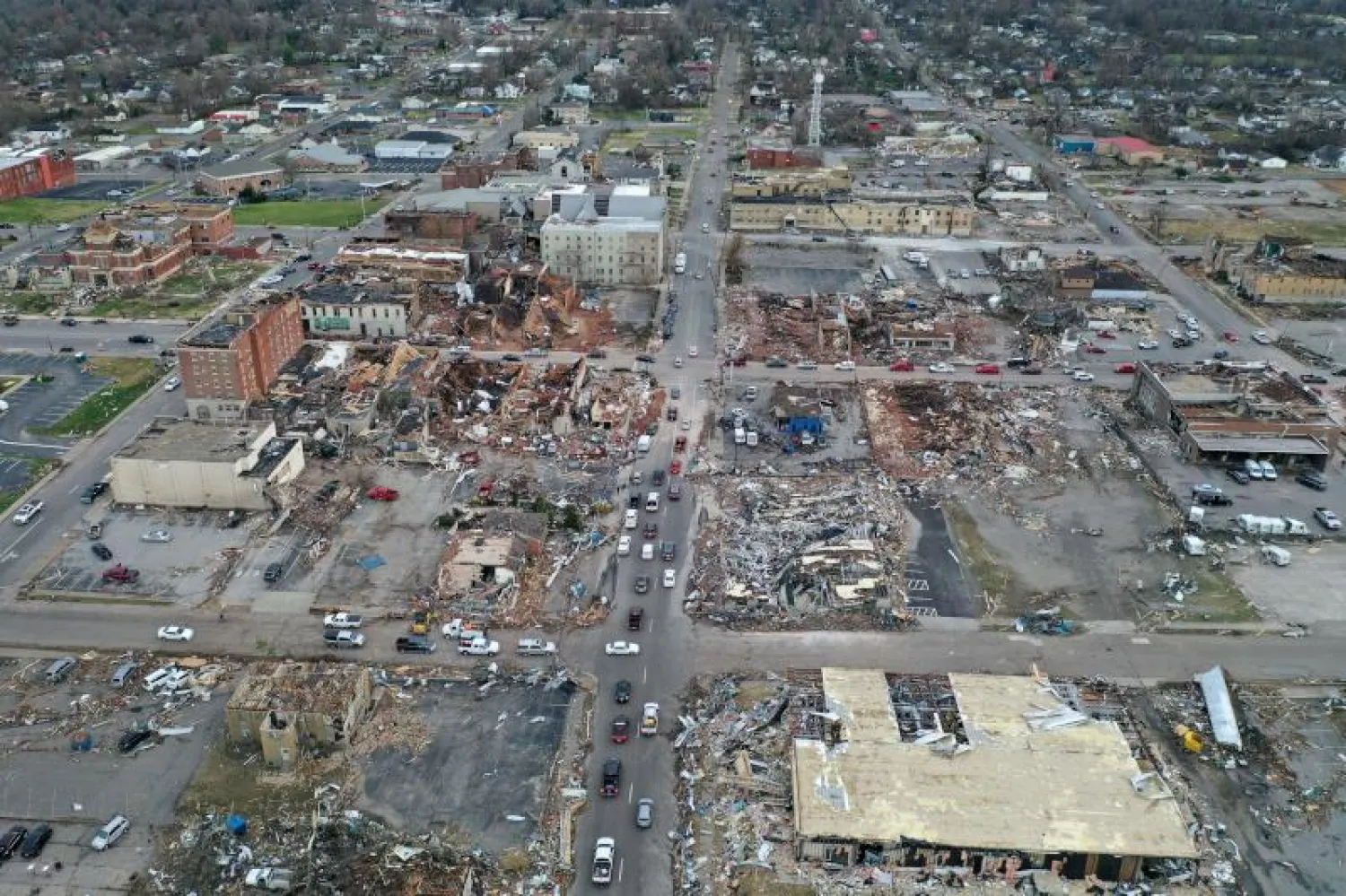 صورة توضح أثر الدمار نتيجة الإعصار الذي ضرب ولاية كنتاكي الأميركية (أ.ف.ب)