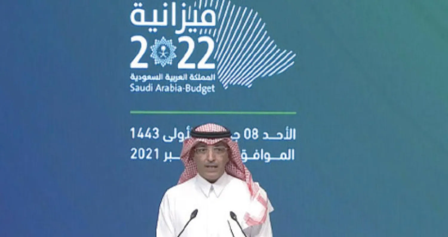 وزير المالية السعودي محمد الجدعان خلال مؤتمر صحافي أعقب الإعلان عن ميزانية عام 2022 (الشرق الأوسط)