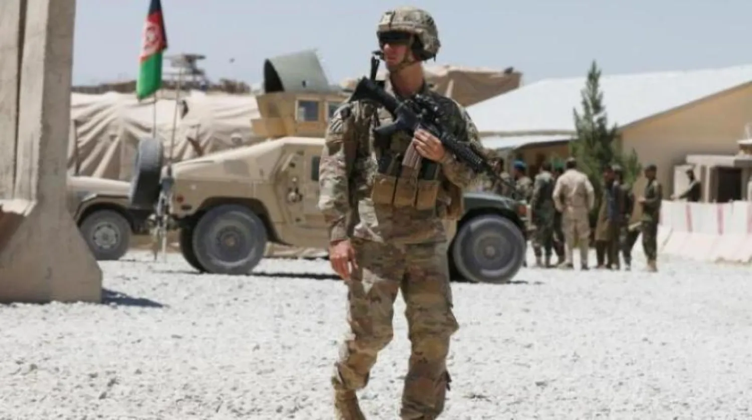 Afganistan’da bulunan bir askeri üsteki ABD askeri (Arşiv-Reuters)