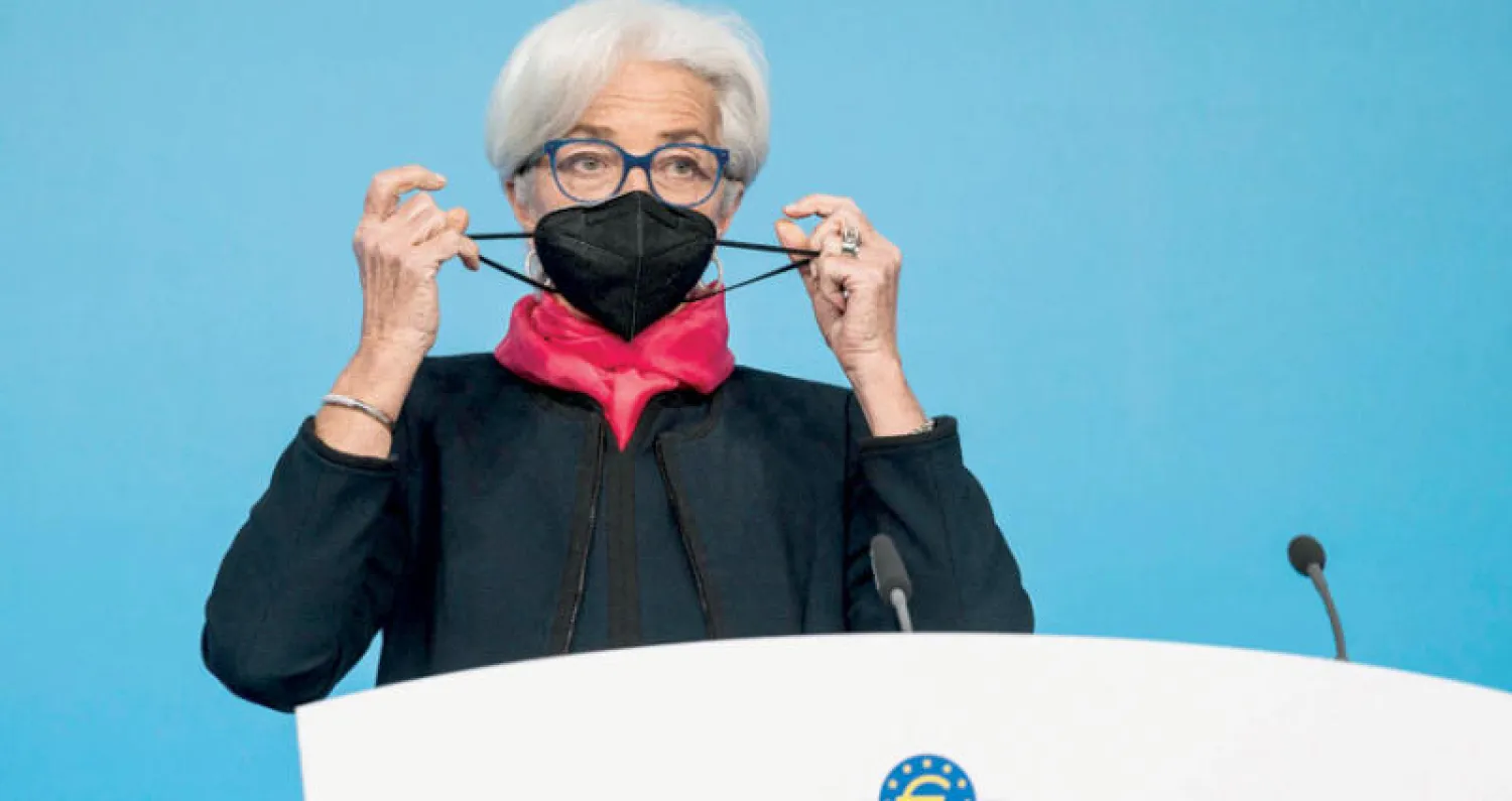 بدت رؤية البنوك المركزية الكبرى أقرب لتوقعات  الخبراء والمستثمرين وأقل عناداً من السابق (أ.ف.ب)