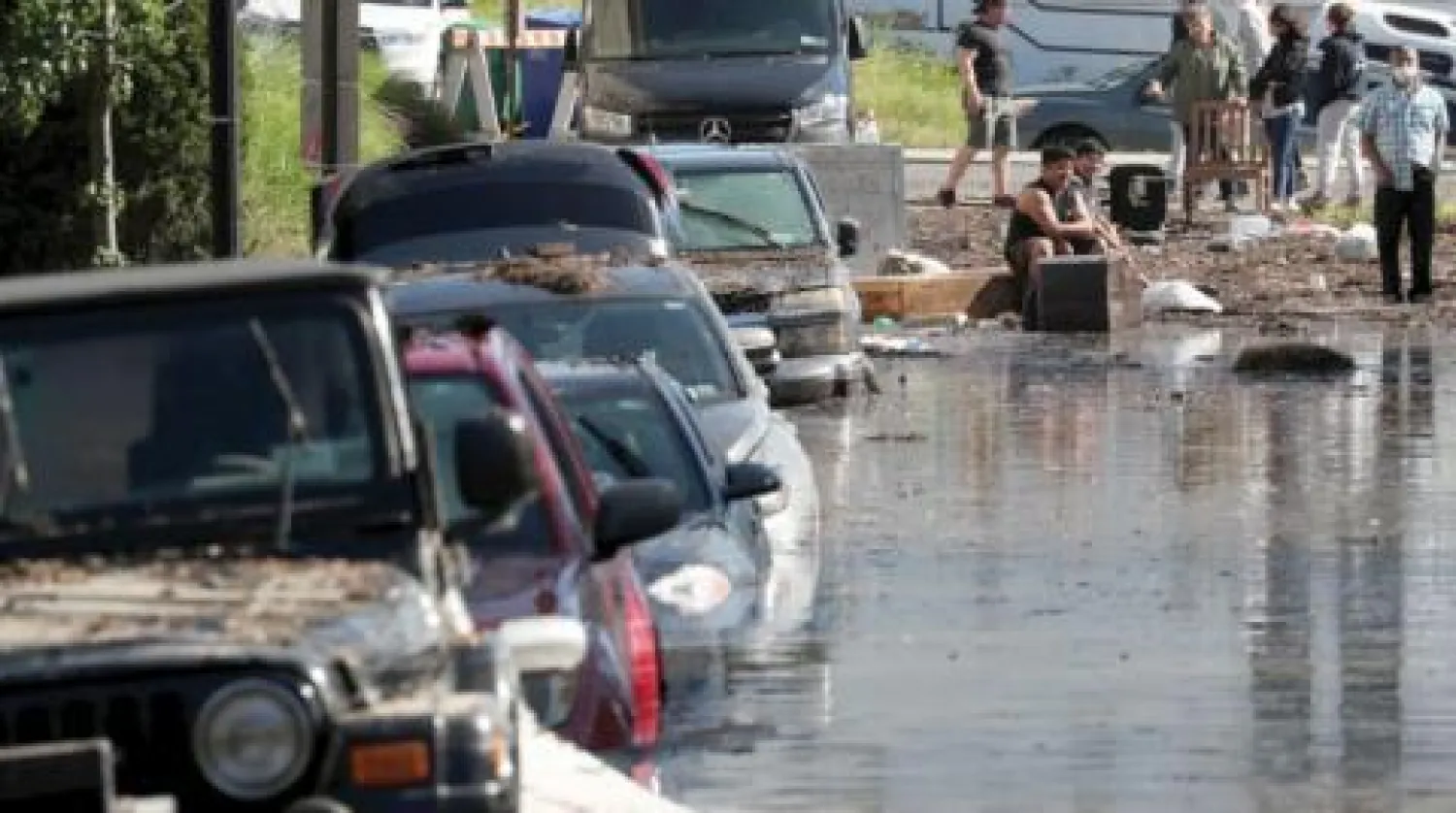 صورة أرشيفية لفيضانات تسببت في تدمير عدد من المنازل (أرشيفية-رويترز)
