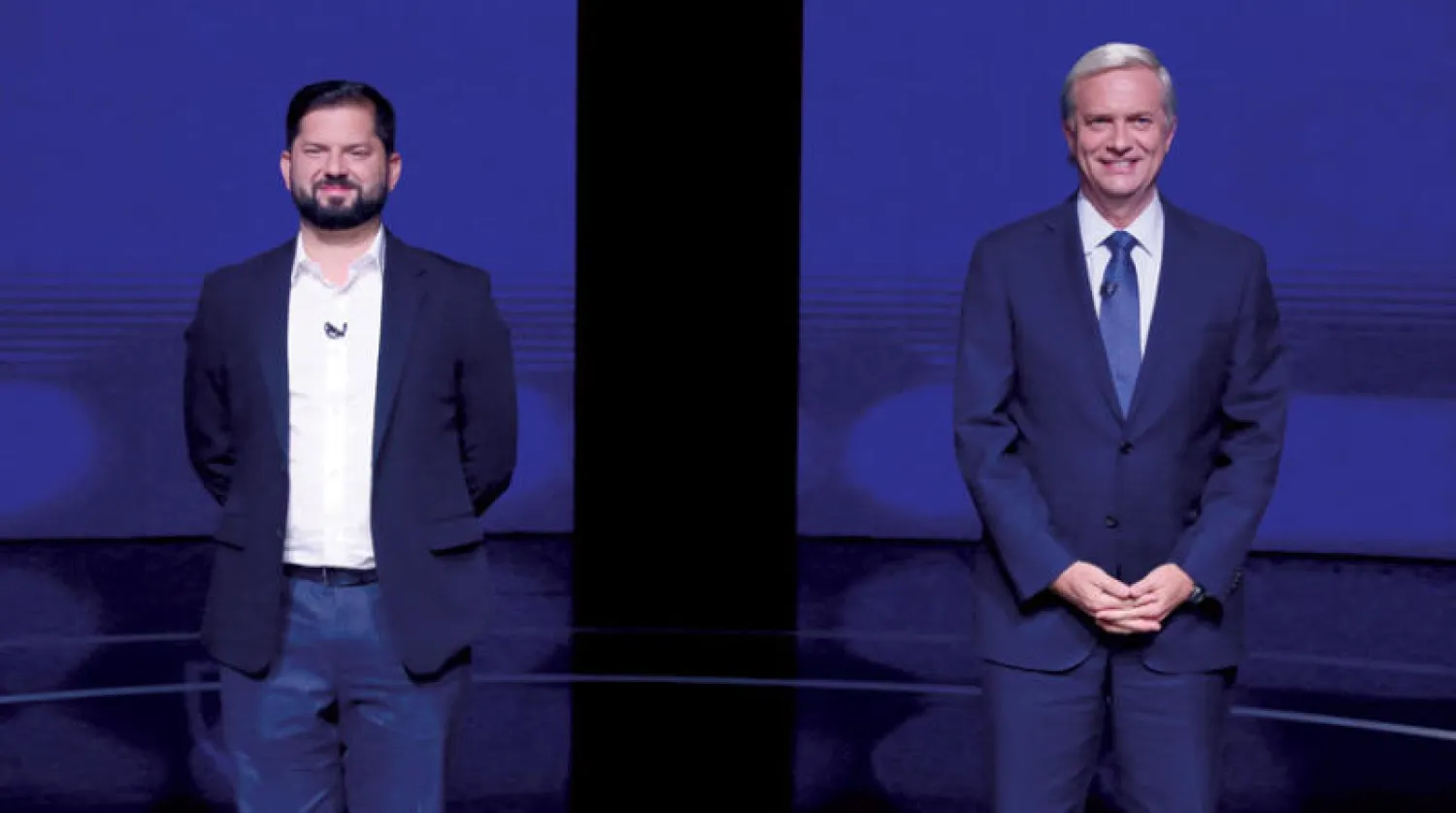 مرشح اليمين المتطرف خوسي أنطونيو كاست والمرشّح اليساري غابرييل بوريك (رويترز)