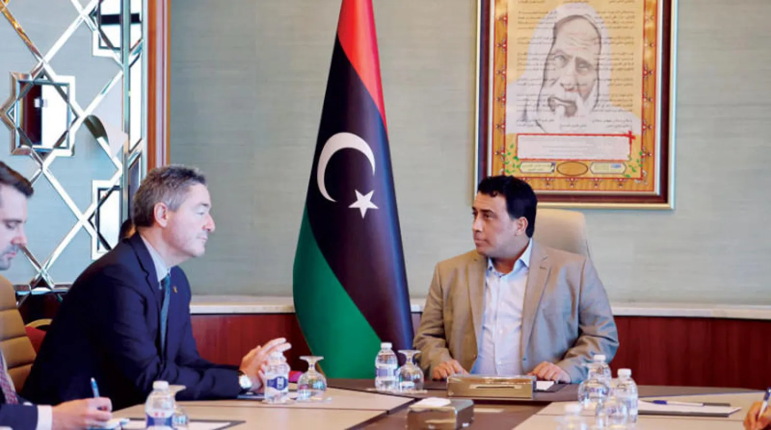 محمد المنفي مستقبلاً سفير ألمانيا ميخائيل أونماخت بطرابلس أول من أمس (المكتب الإعلامي للمجلس)