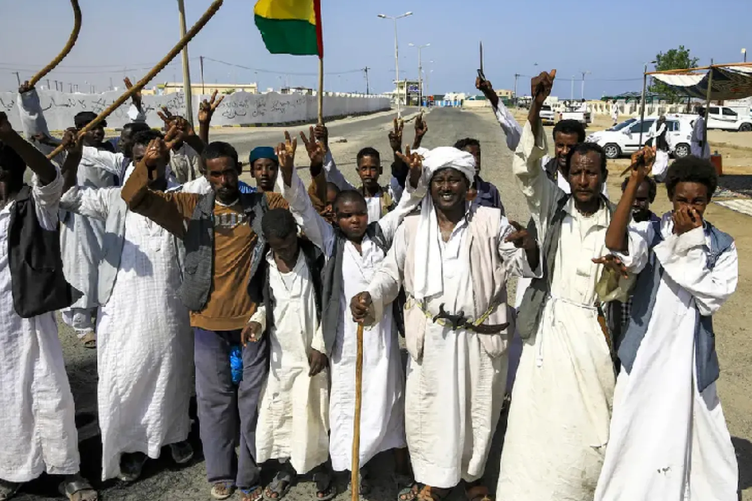 Doğu Sudan’daki kriz Beca aşiretlerinin ülkenin Kızıldeniz’deki ana limanlarını altı hafta süreyle kapatmasına yol açtı. (AFP)