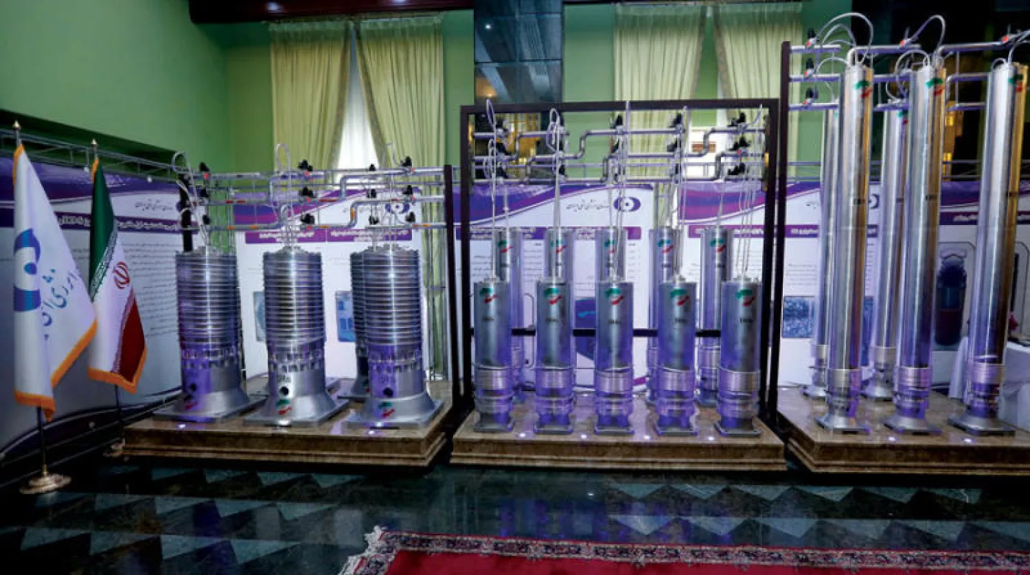 أجهزة الطرد المركزي الإيرانية المتقدمة أثناء عرضها في طهران أبريل الماضي (رويترز)