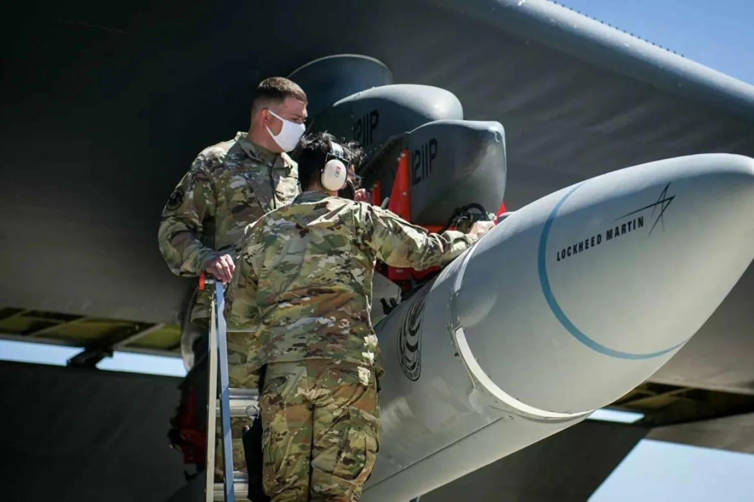 Hipersonik füze prototipini B-52 Stratofortress bombardıman uçağı taşıyordu (ABD Hava Kuvvetleri)