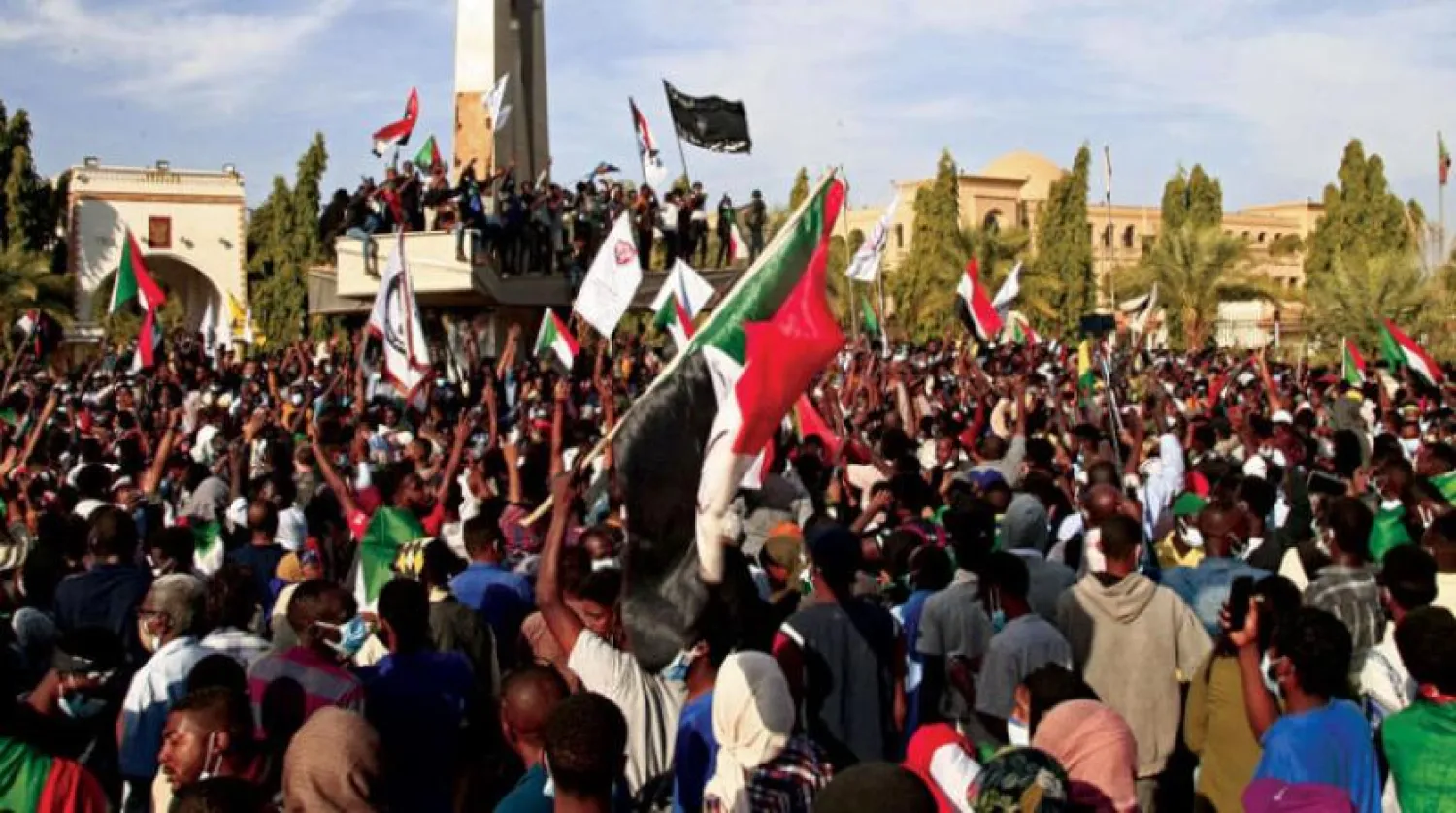 19 Aralık’ta Hartum’daki Cumhurbaşkanlığı önündeki eylemciler (AFP)
