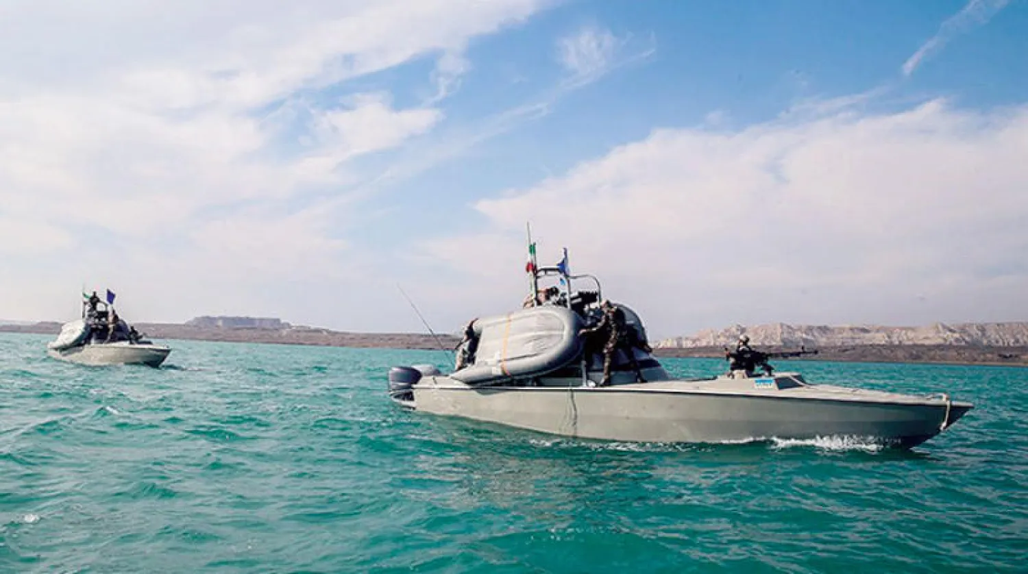 جانب من تدريبات «الحرس الثوري» في مياه الخليج أمس (تسنيم)