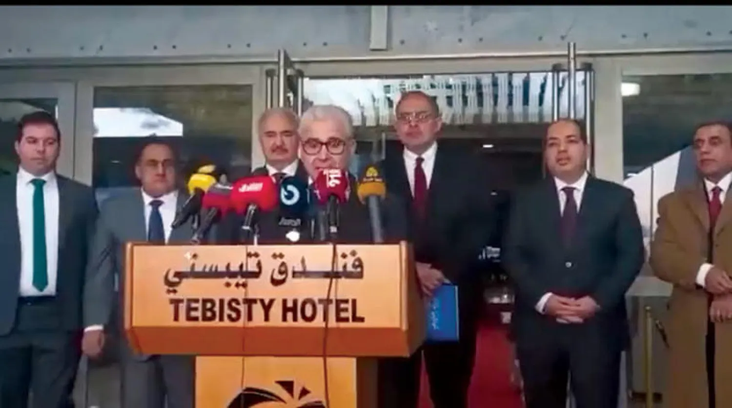 لقطة من شريط فيديو يظهر فيه باشاغا وهو يتحدث إلى الصحافيين بعد اللقاء الذي جمع المشير حفتر بعدد من المرشحين للرئاسة في بنغازي أمس (الشرق الأوسط)