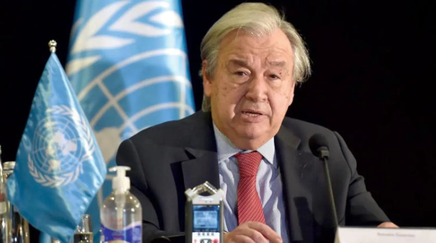 BM Genel Sekreteri Antonio Guterres, Beyrut’a yaptığı ziyarette basın toplantısında konuşuyor (EPA)