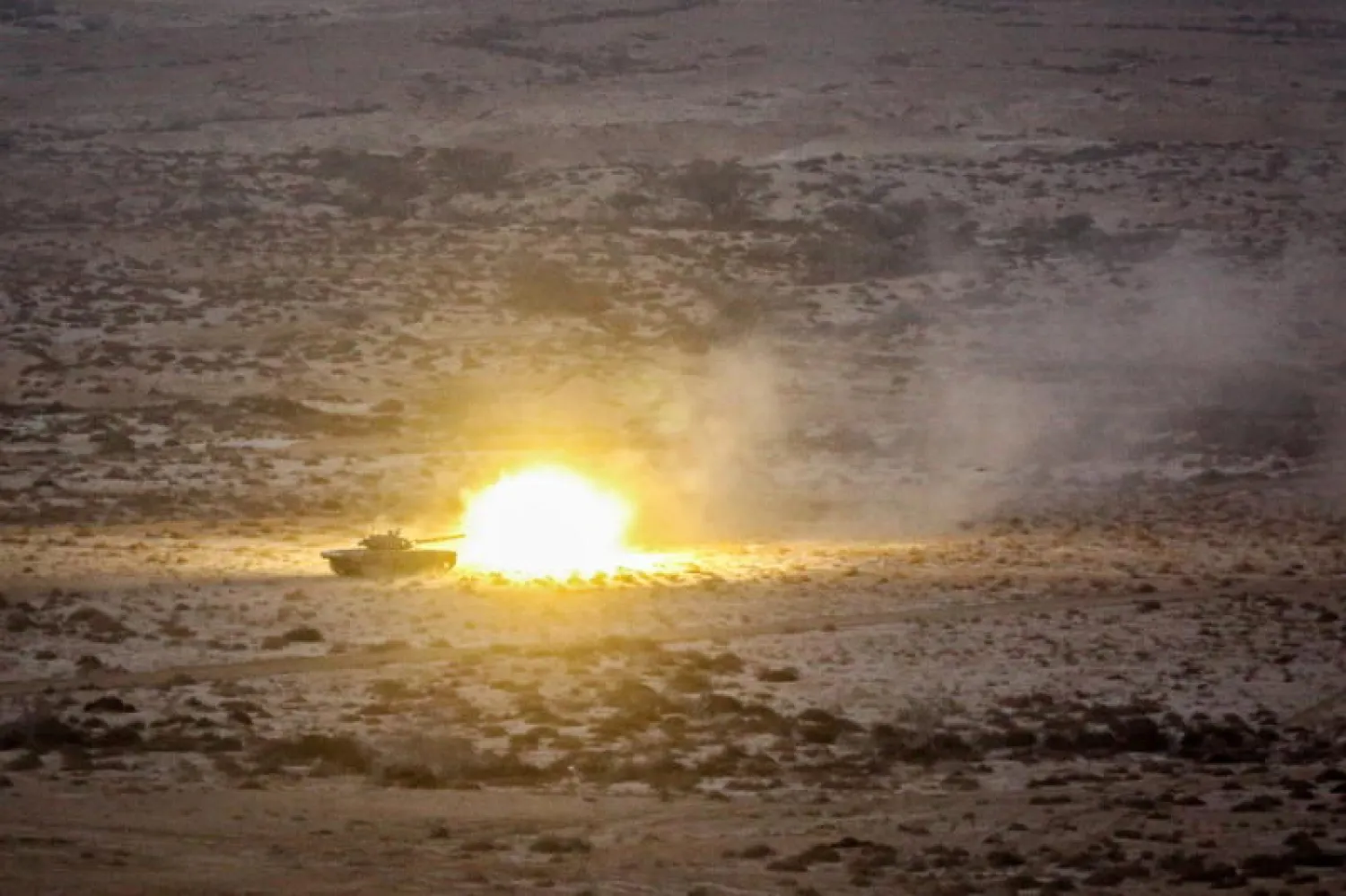 من المناورات العسكرية لـ«الحرس الثوري» الإيراني (إ.ب.أ)