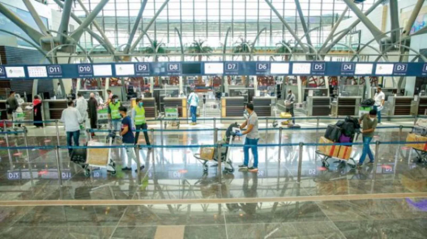 مسافرون عبر مطار مسقط (مطارات عُمان)