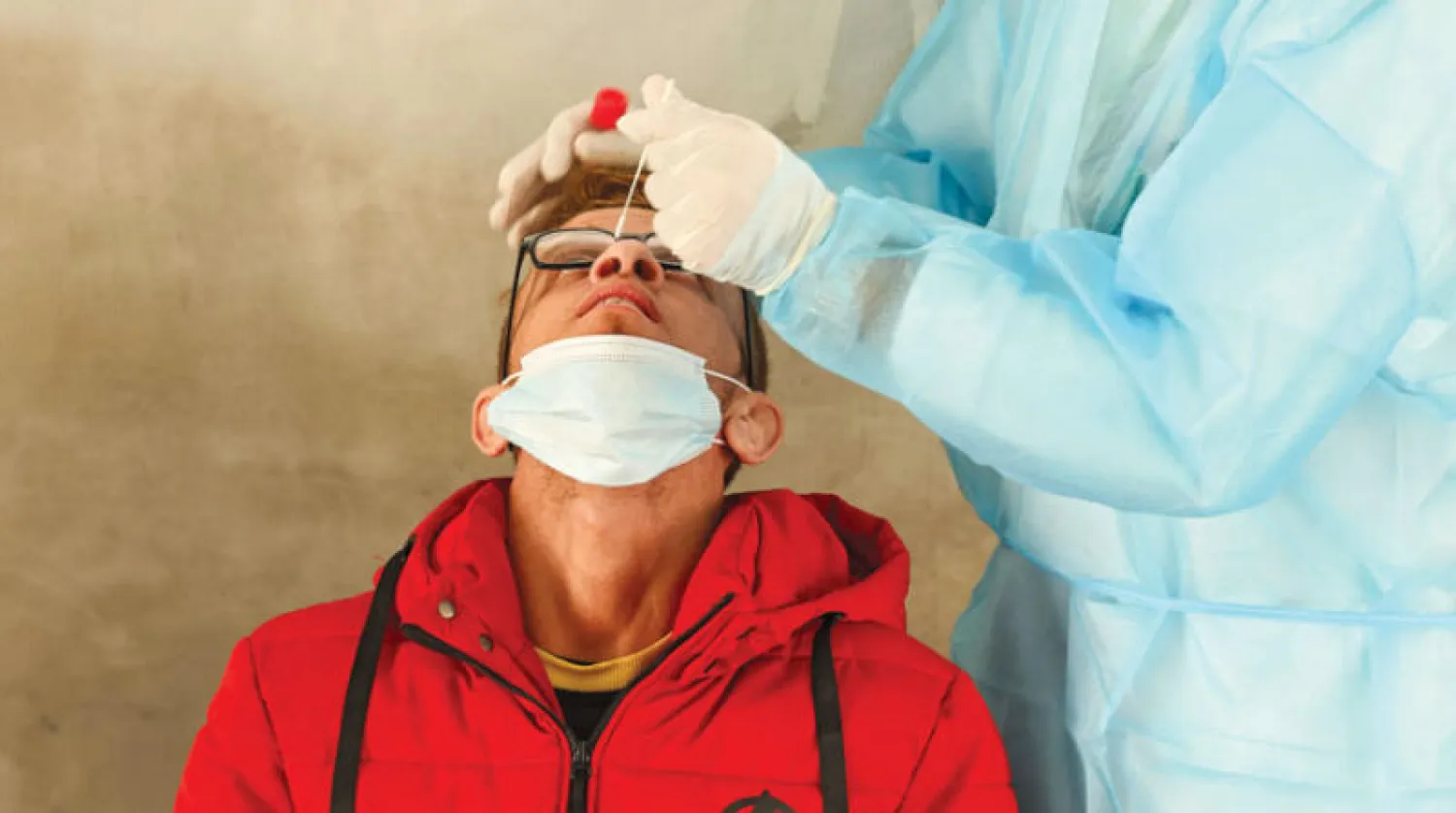 مركز فحص «كورونا» في غزة أمس (أ.ف.ب)