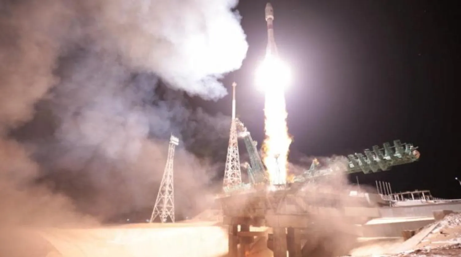 Rusya yapımı Soyuz-2.1b füzesinin fırlatılma anı (AFP)