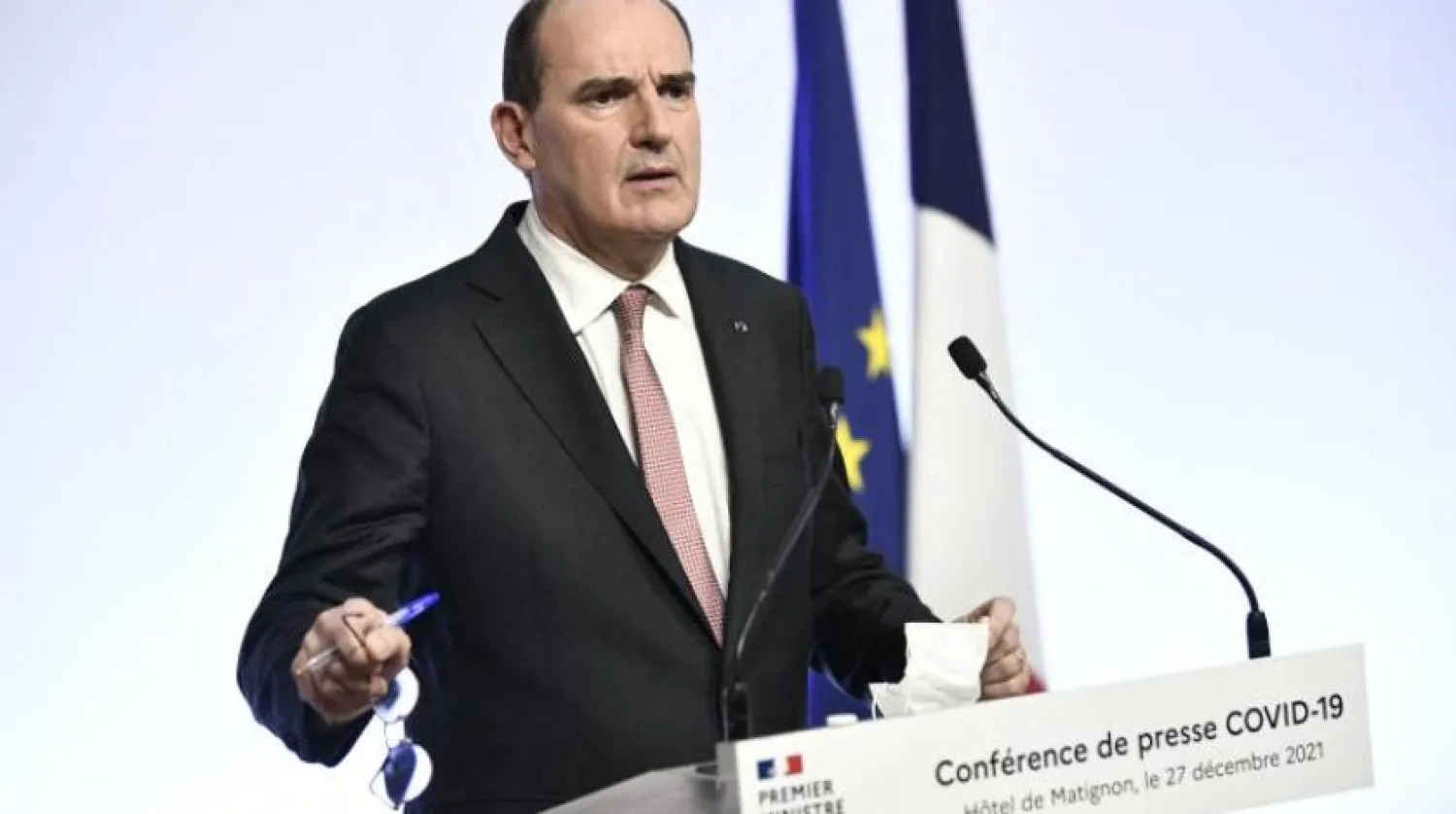 Fransa Başbakanı Jean Castex basın toplantısında (AFP)
