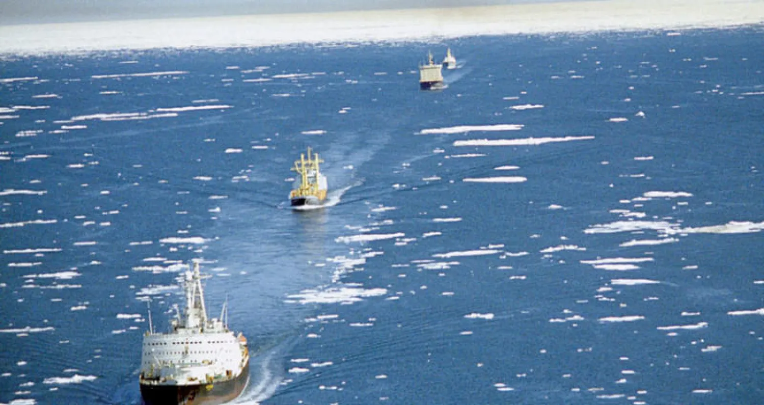 سفن في الممر البحري الشمالي (رويترز)