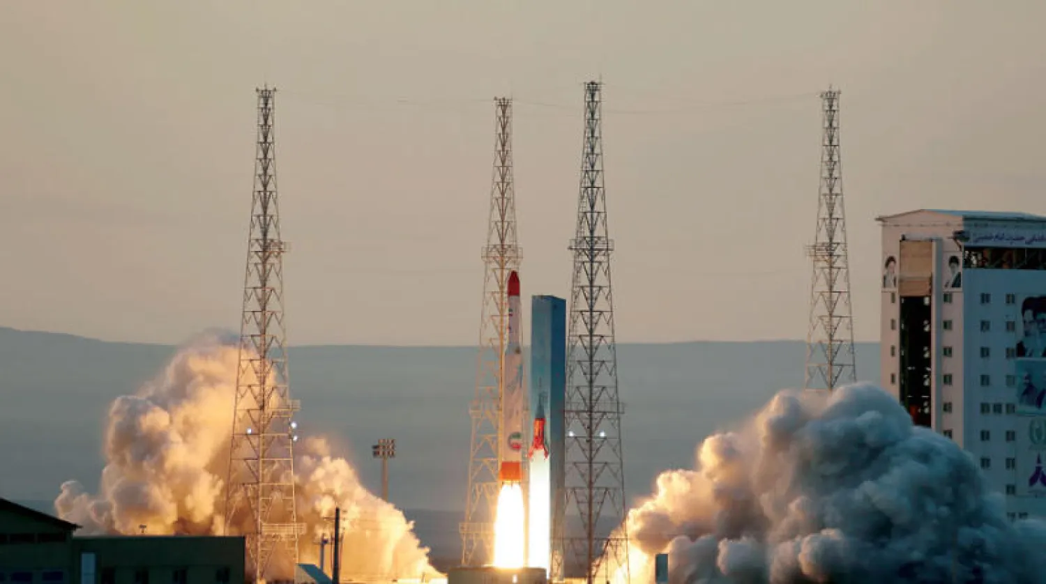 إطلاق الصاروخ الذي حمل القمر الصناعي الإيراني الخميس الماضي (أ.ب)
