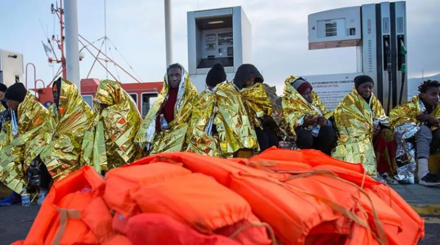 مهاجرون أنقذهم خفر السواحل الإسباني (رويترز)