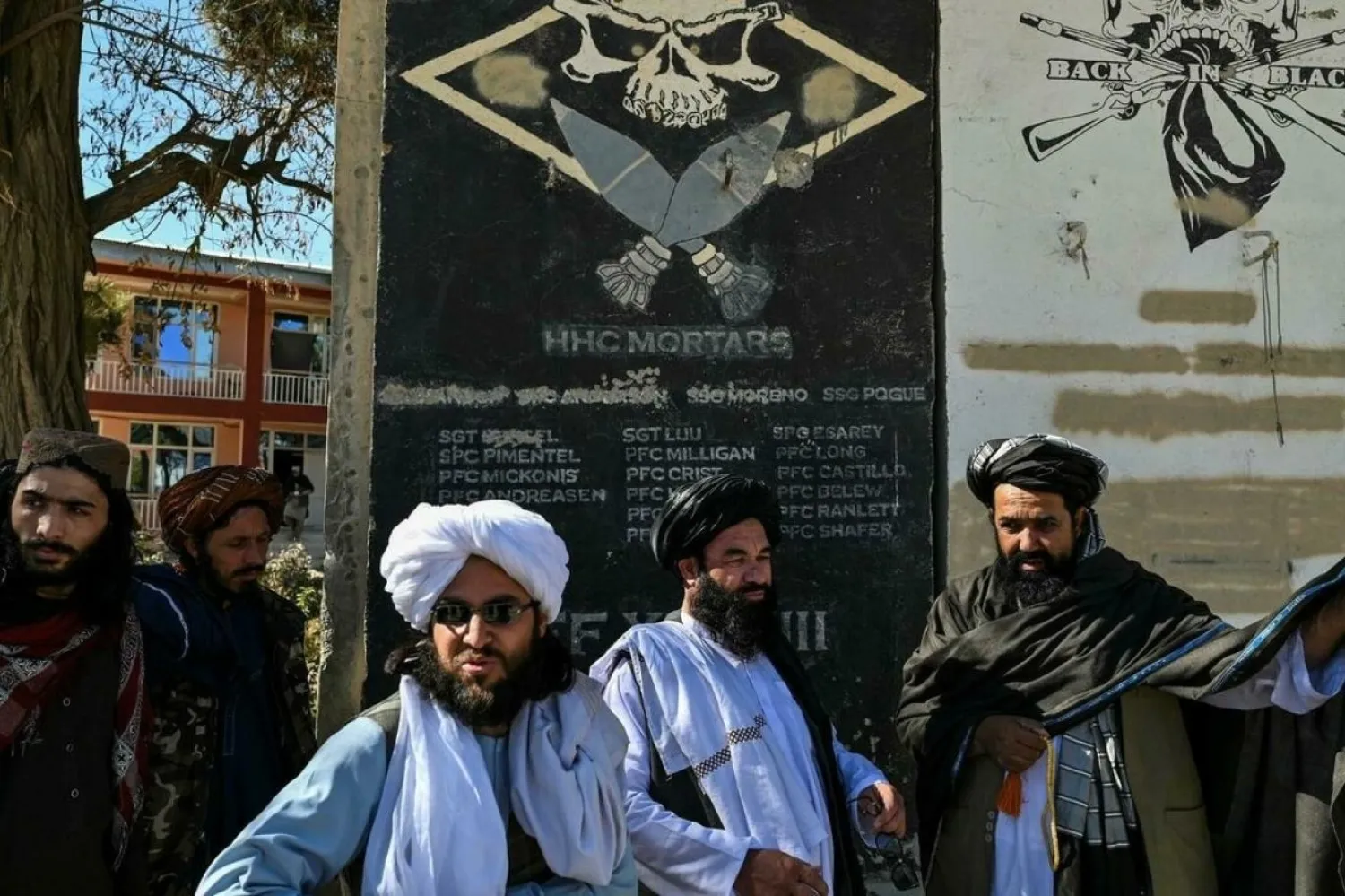 Taliban yeni yerleştirilen duvarla propagandanın kapsamını genişletti (AFP)
