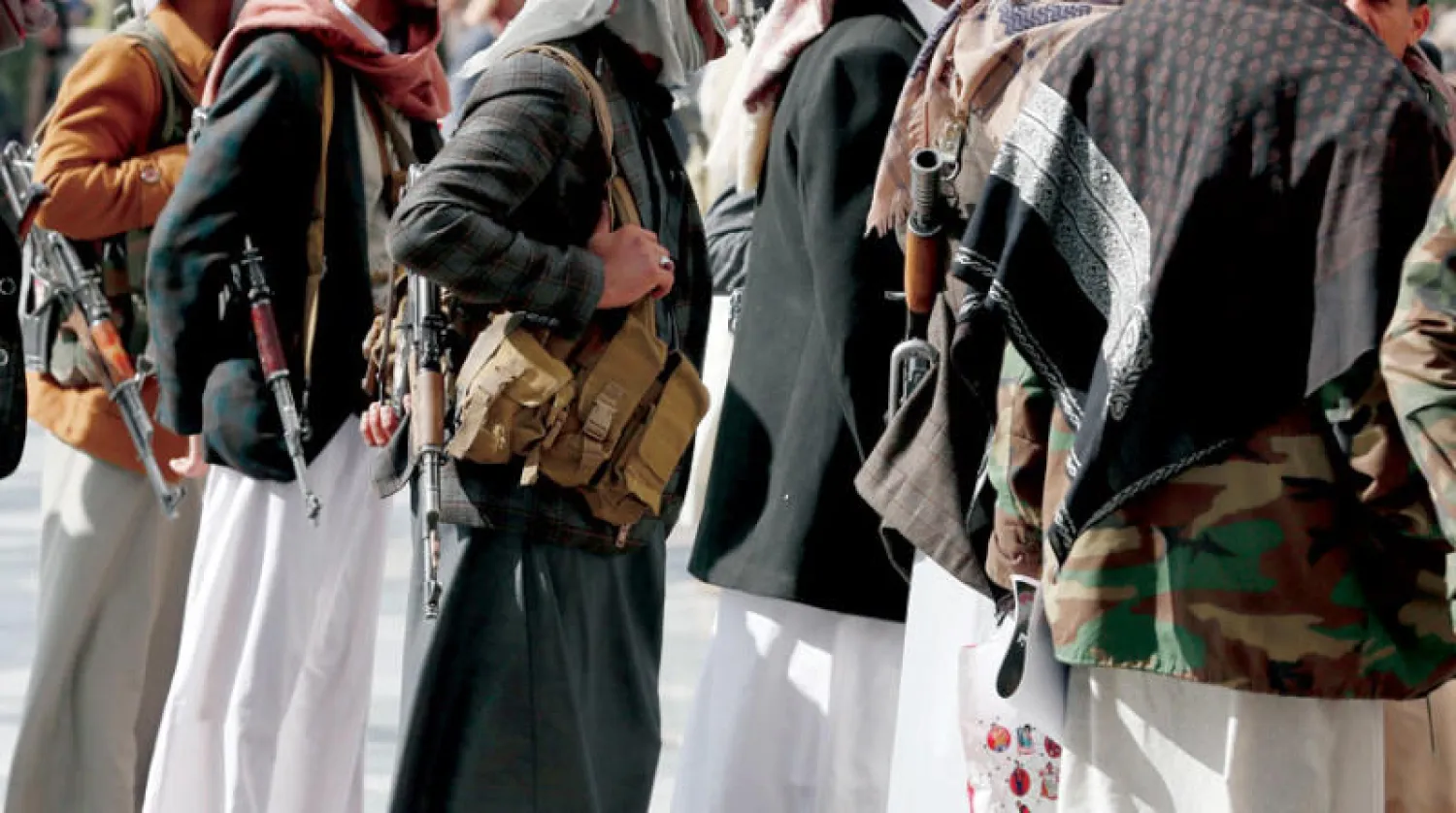 جانب من تجمع حوثي مسلح في صنعاء (إ.ب.أ)