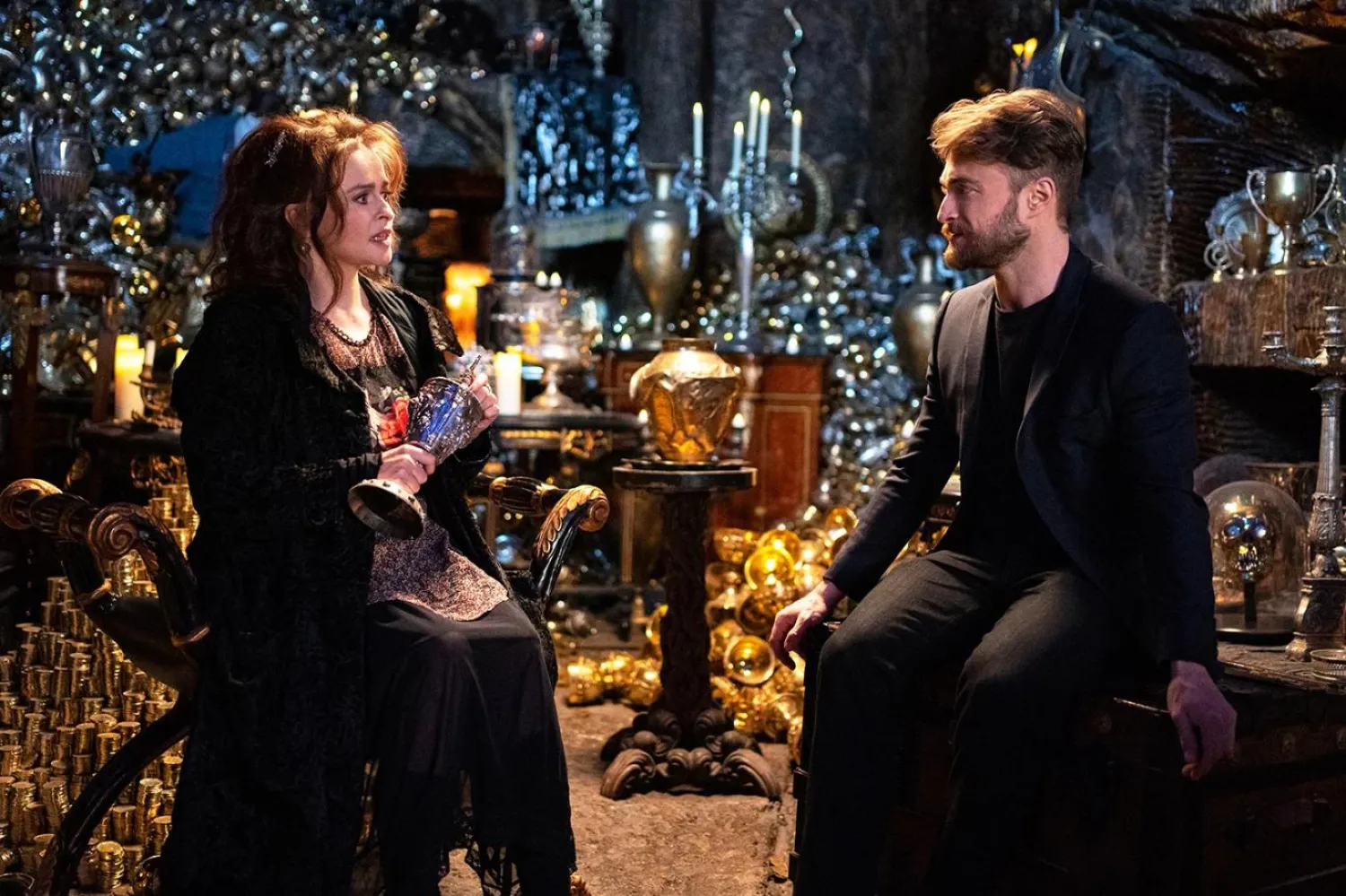 Harry Potter ve Ölüm Yadigarları: Bölüm 2 vizyona girdiğinde Helena Bonham Carter 45, Daniel Radcliffe ise 22 yaşındaydı (HBO Max)

