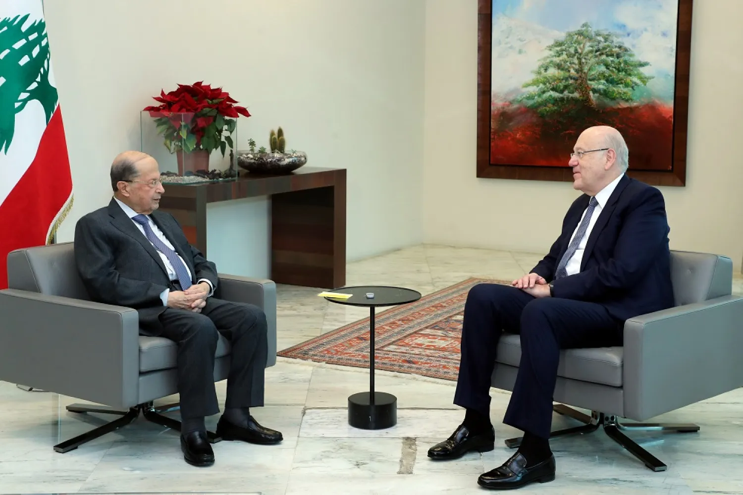 Aoun and Mikati meet at the Baabda presidential palace on Wednesday. (Dalati & Nohra)