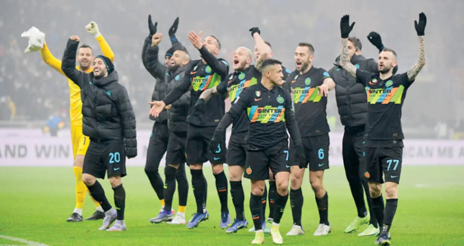 إنتر ميلان أنهى العام بطلاً للشتاء وبفارق أربع نقاط في الصدارة (رويترز)
