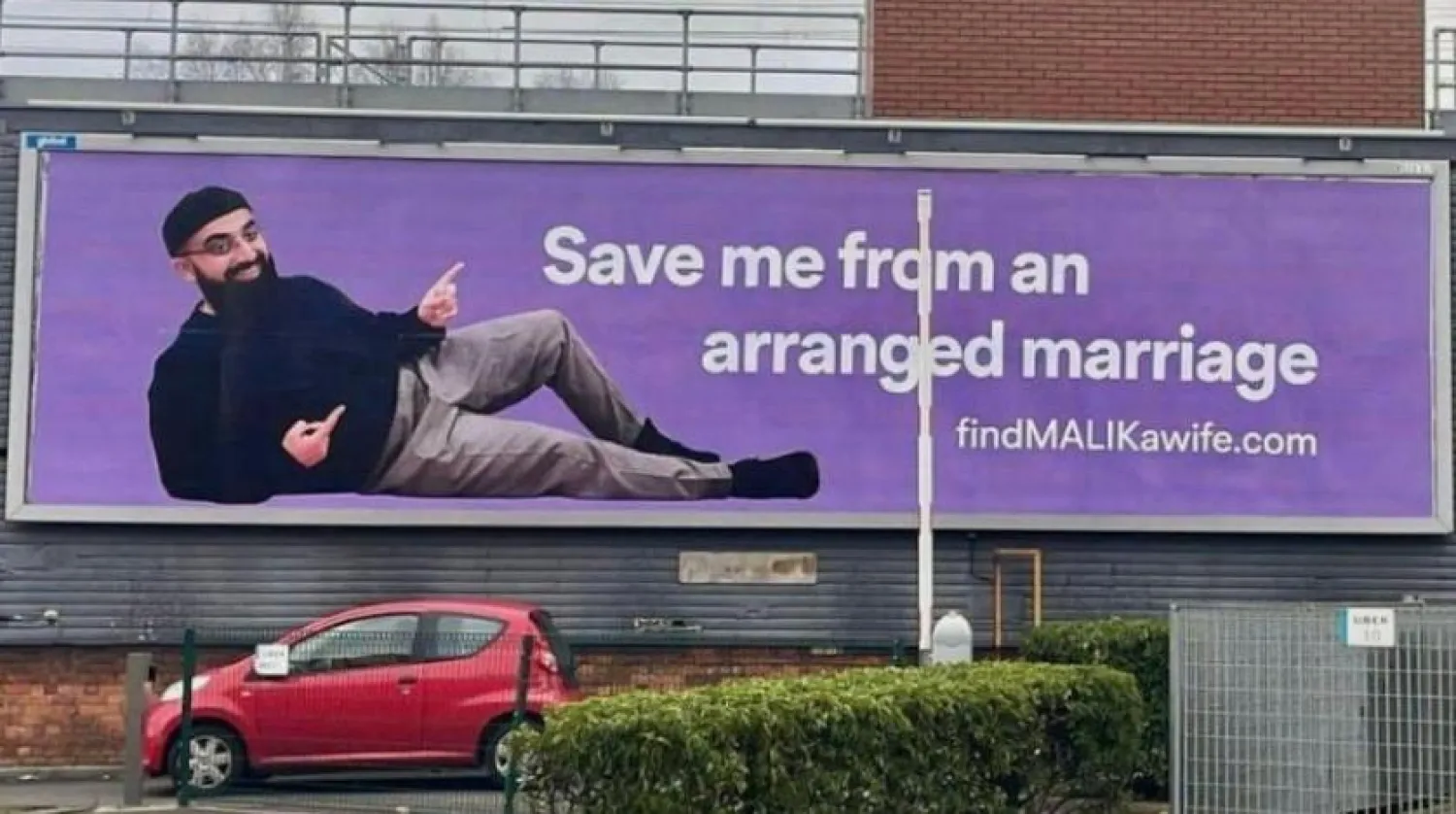 Londra’da yaşayan genç potansiyel eş adaylarına kendini tanıtmak için reklam panolarını kullandı