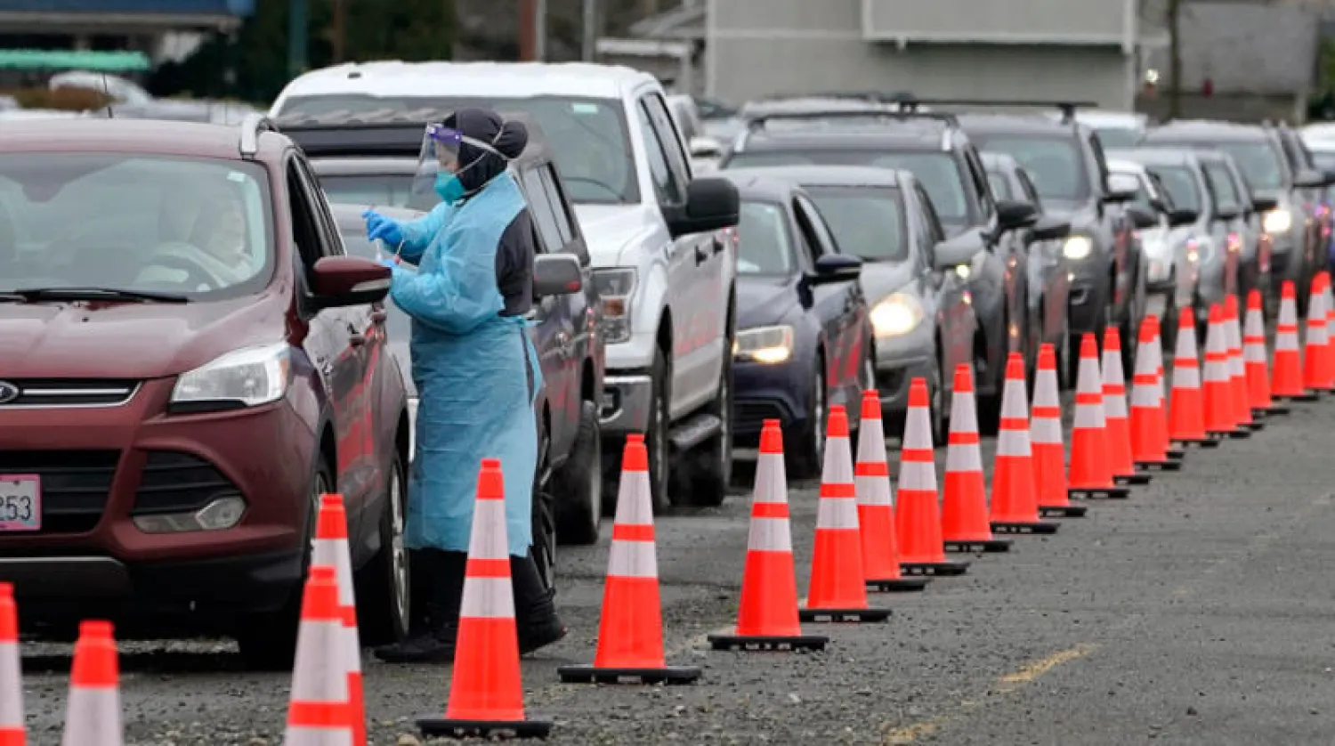 مركز فحص متنقل جنوب سياتل الثلاثاء الماضي (أ.ب)