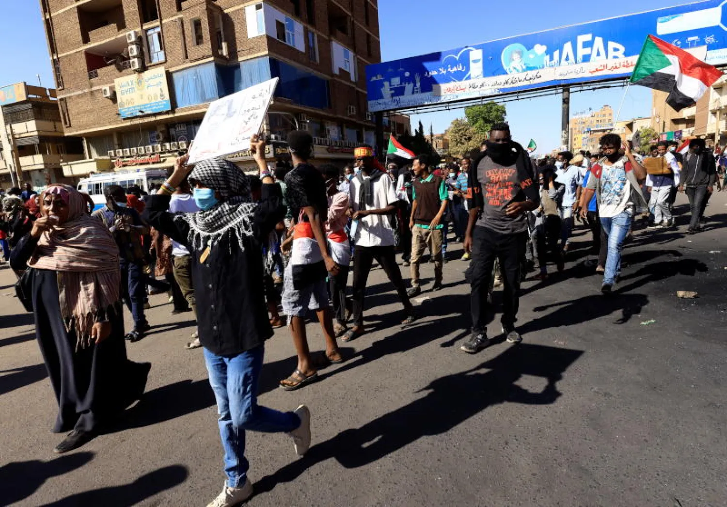 المنظمة طالبت بتغليب المصلحة العليا للشعب السوداني (رويترز)