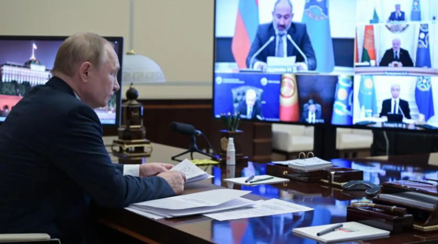 Rusya Devlet Başkanı Vladimir Putin, Moskova dışındaki Novo-Ogaryovo'daki ofisinde (EPA)
