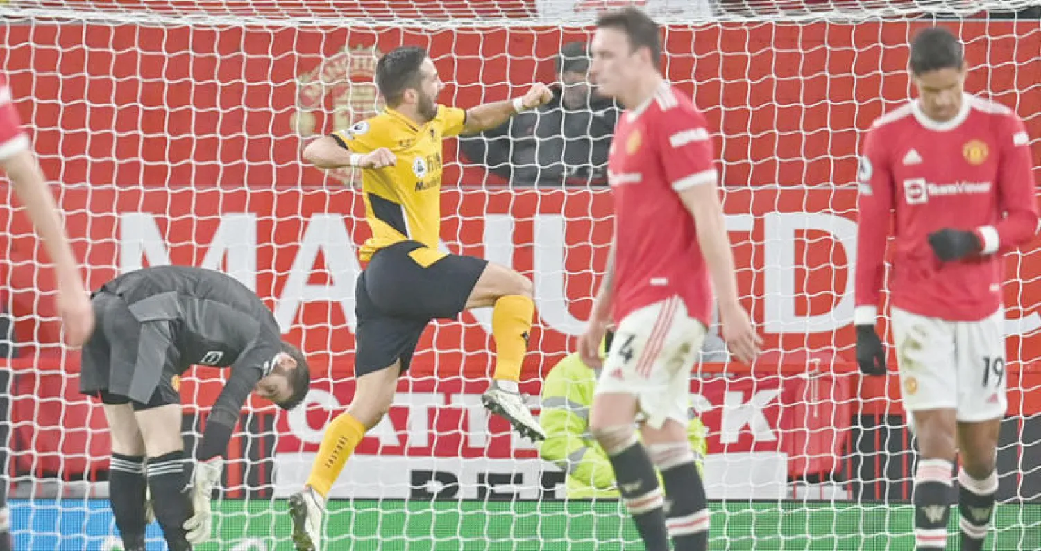 الهزيمة الأخيرة أمام ولفرهامبتون أخرت يونايتد بفارق 22 نقطة عن المتصدر سيتي (أ.ف.ب)