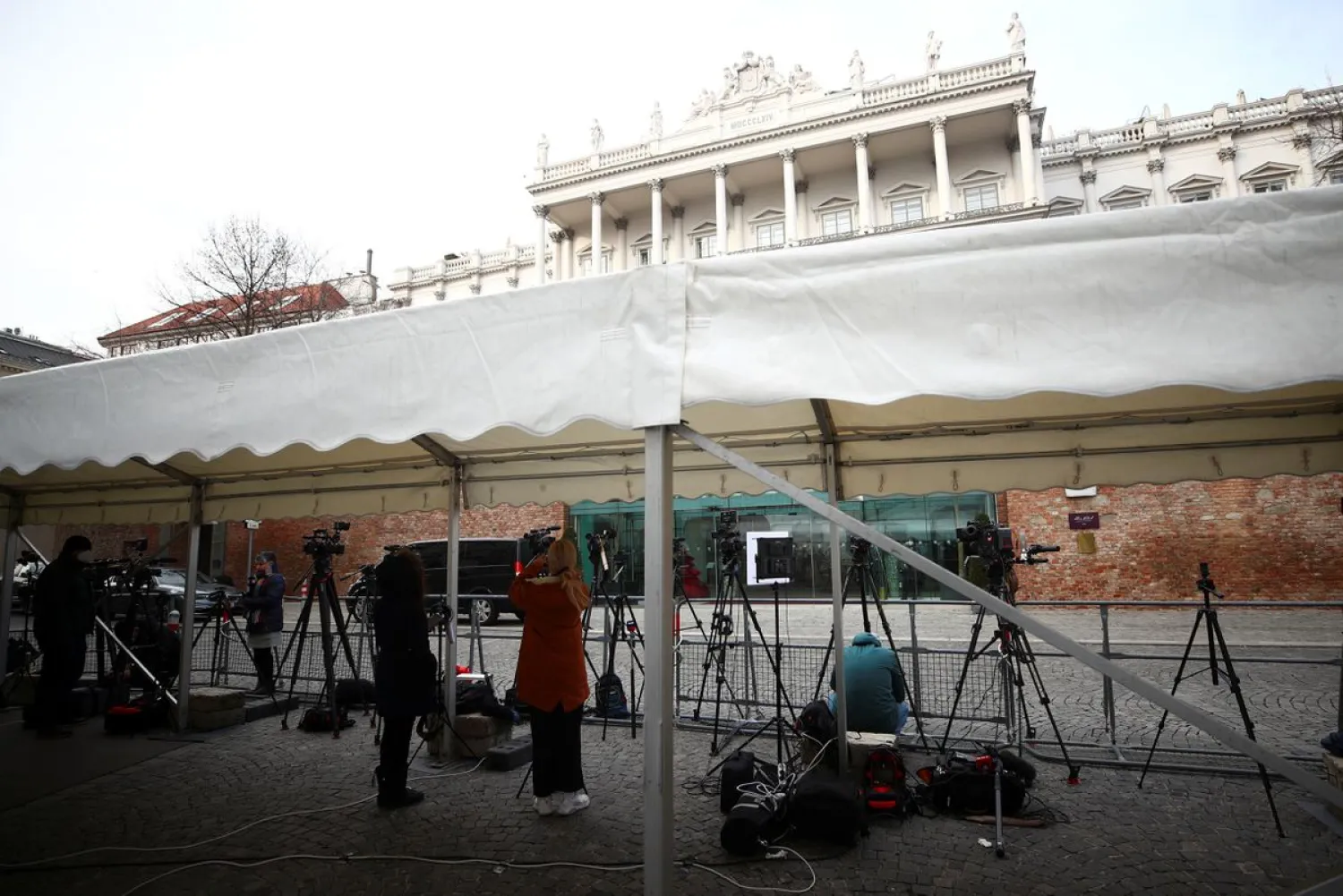 Members of the media stand outside Palais Coburg, the site of a meeting of the Joint Comprehensive Plan of Action (JCPOA), in Vienna, Austria, November 29, 2021. REUTERS/Lisi Niesner