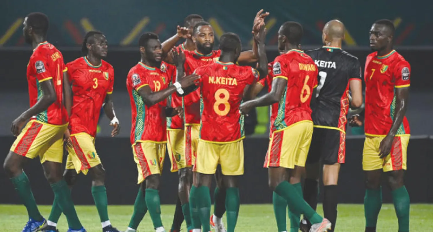 لاعبو غينيا وفرحة الفوز على ملاوي في مستهل مشوار الفريقين (أ.ف.ب)