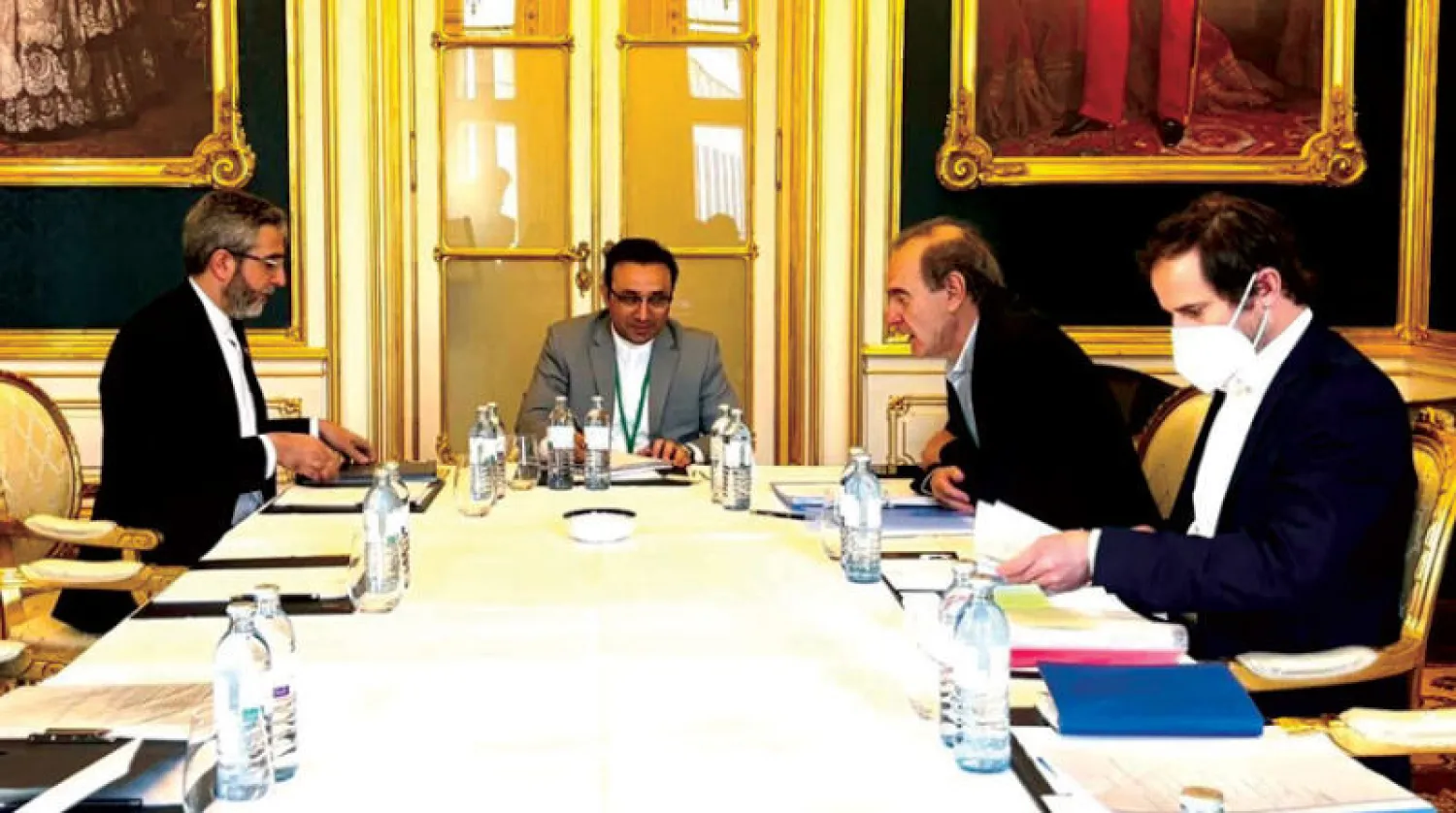 إنريكي مورا وباقري كني في جلسة مشاورات أمس (إرنا)