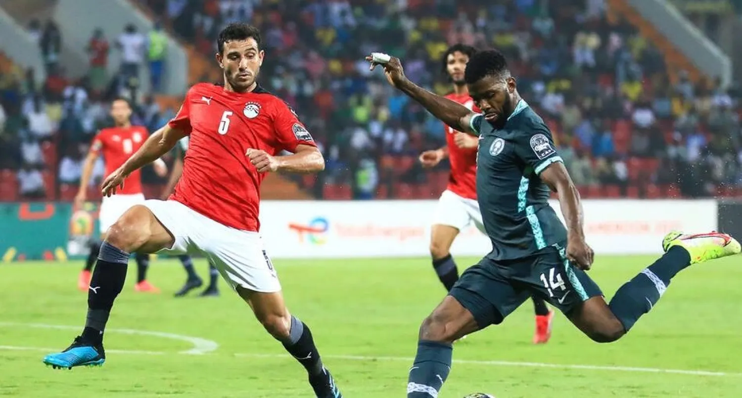 Egypt defender Ahmed Hegazy (L) attempts to block a shot by Nigeria forward Kelechi Iheanacho during an Africa Cup of Nations Group D match in Garoua on Tuesday. © Daniel Beloumou Olomo, AFP
