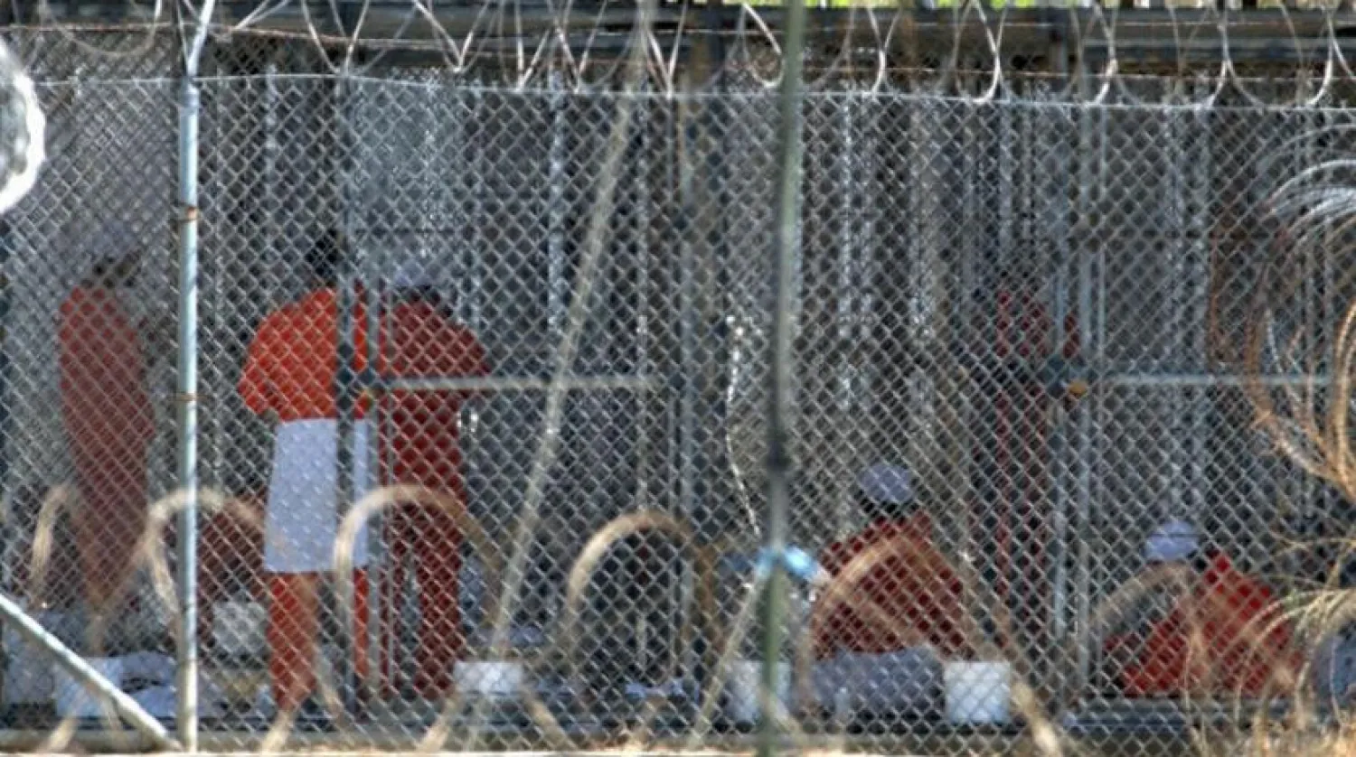 Guantanamo Körfezi’nde bulunan hapishanedeki mahkumların 2002’de çekilen bir fotoğrafı (AP)