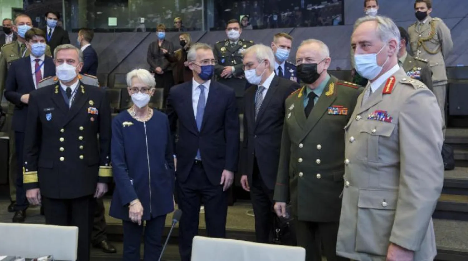 Soldan sağa NATO Askeri Komite Başkanı Oramiral Rob Bauer, ABD Dışişleri Bakan Yardımcısı Wendy Sherman, NATO Genel Sekreteri Jens Stoltenberg, Aleksandr Gruşko ile Savunma Bakan Yardımcısı Aleksandr Fomin (DPA) 