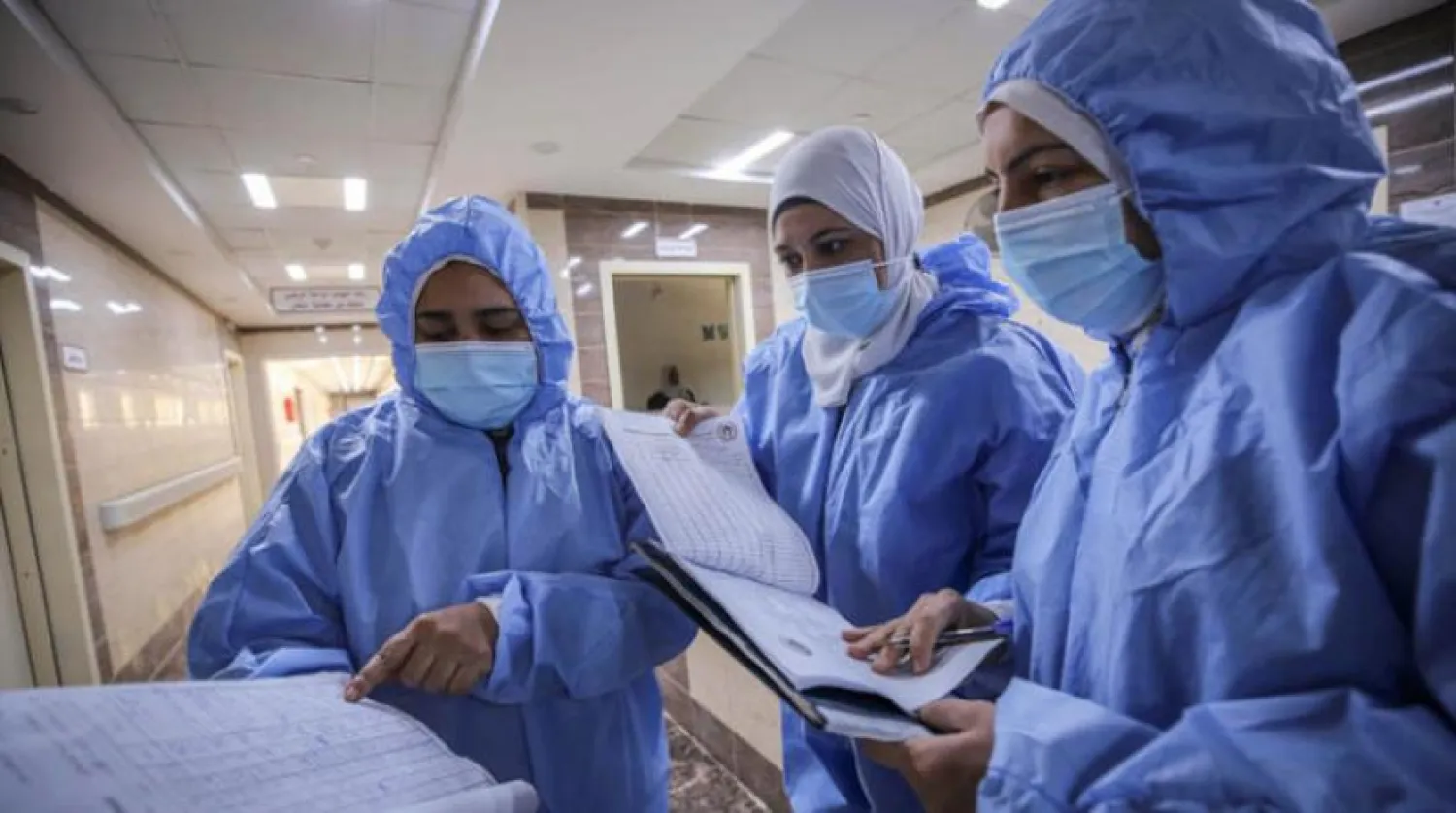 Health workers are seen at a hospital in Cairo in April 2021 (dpa) 
