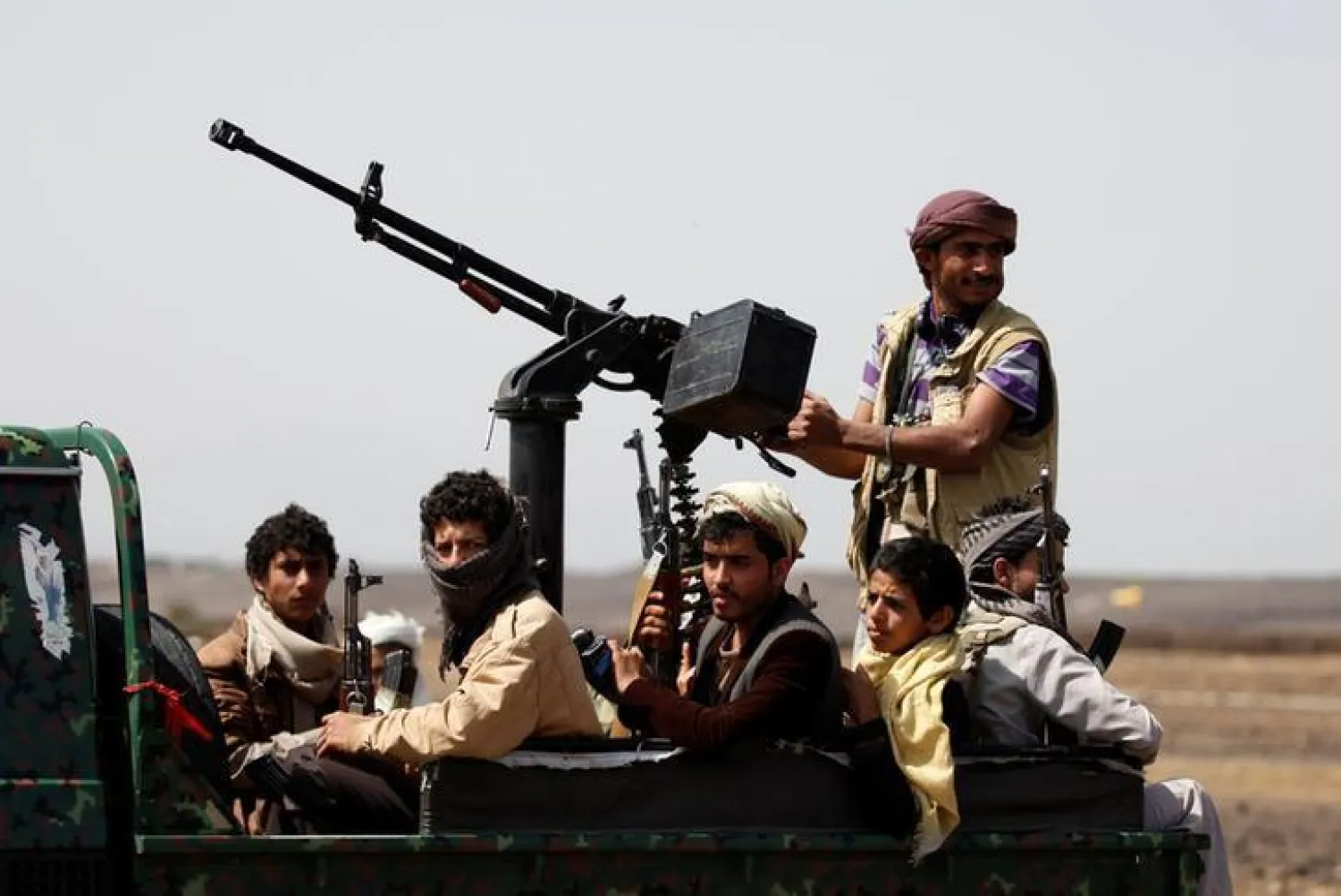  Houthi fighters ride on the back of a patrol truck as they secure the site of a pro-Houthi tribal gathering in a rural area near Sanaa, Yemen July 21, 2016. REUTERS/Khaled Abdullah
