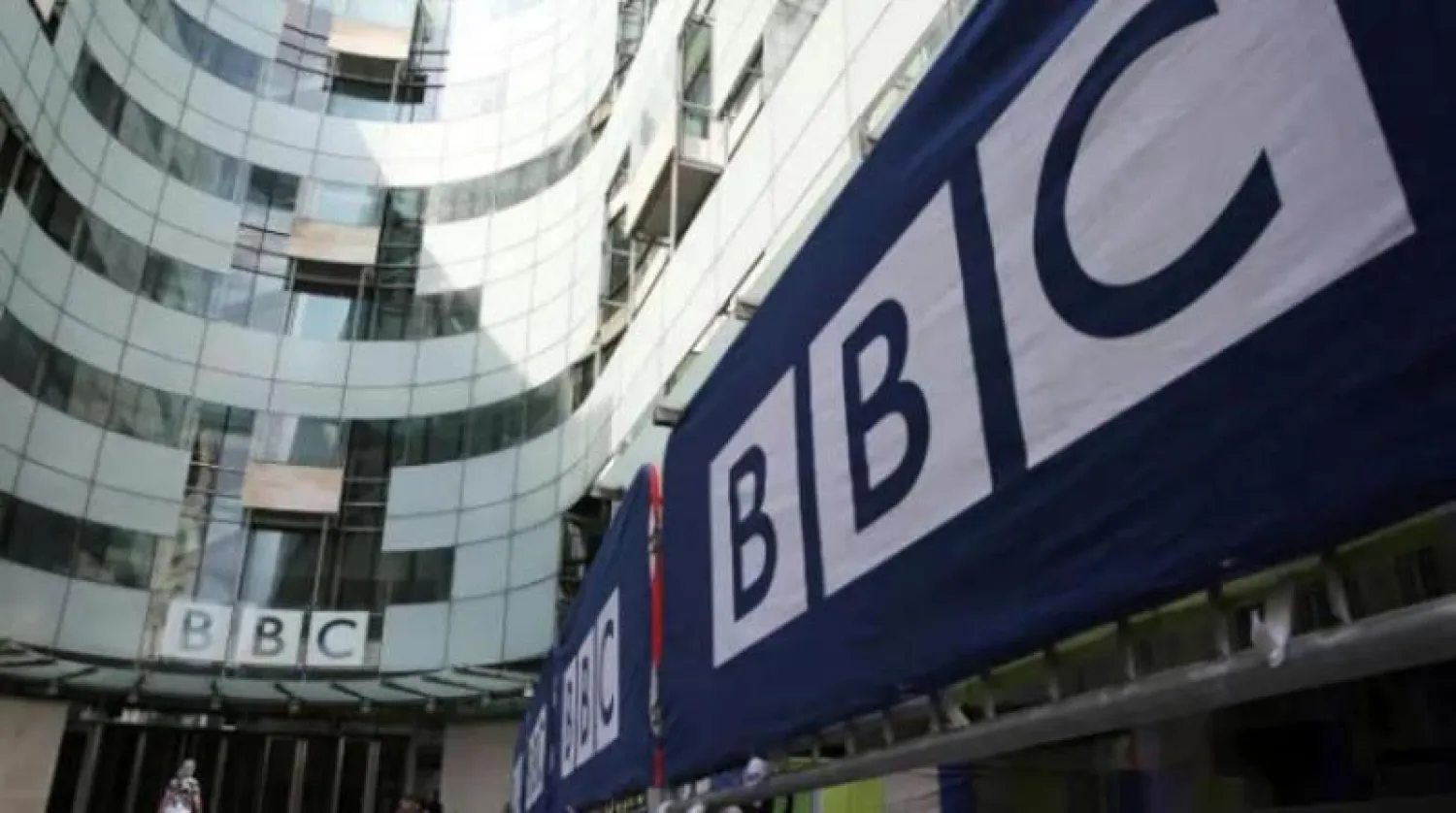 صحيفة: الحكومة البريطانية ستقلص تمويل «بي بي سي»