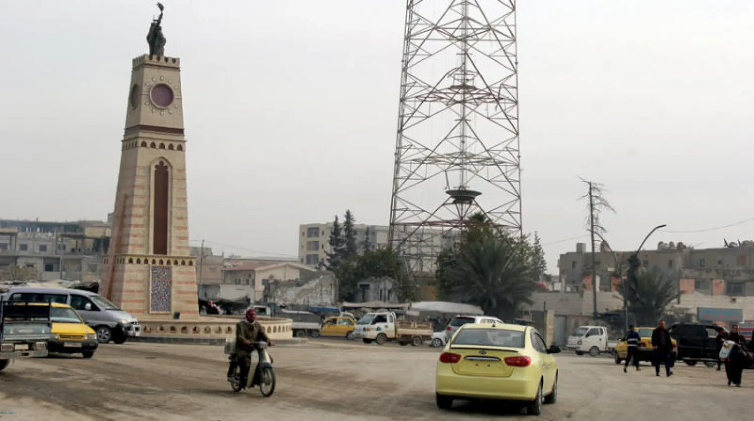 دوار ميدان الساعة وسط مركز مدينة الرقة شمال سوريا (الشرق الأوسط)