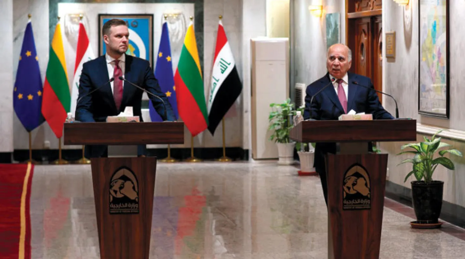 مؤتمر صحافي مشترك لوزيري خارجية العراق وليتوانيا في بغداد أمس (أ.ب)