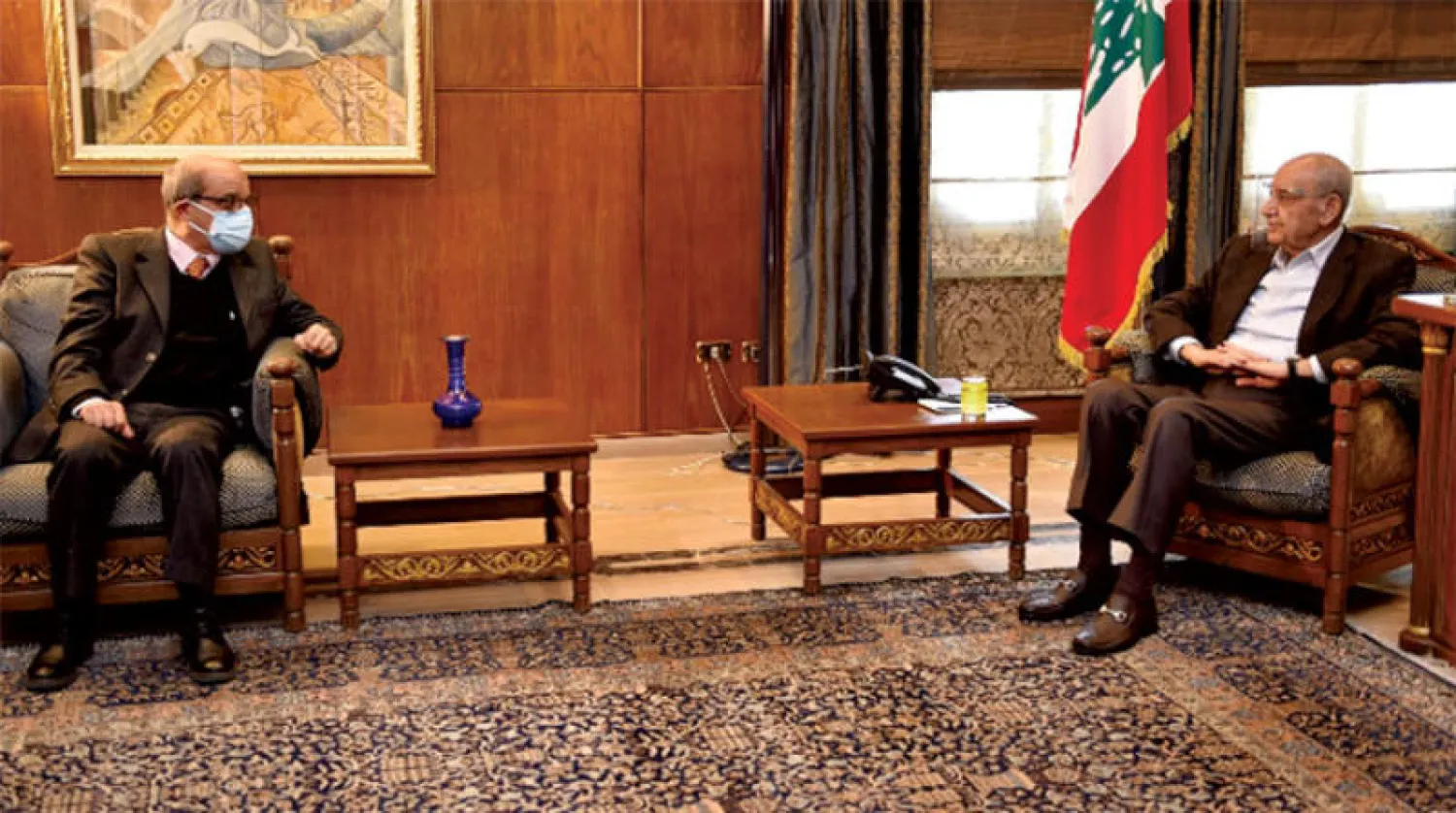 بري ورئيس الحركة الثقافية في لبنان أمس (الوكالة الوطنية)